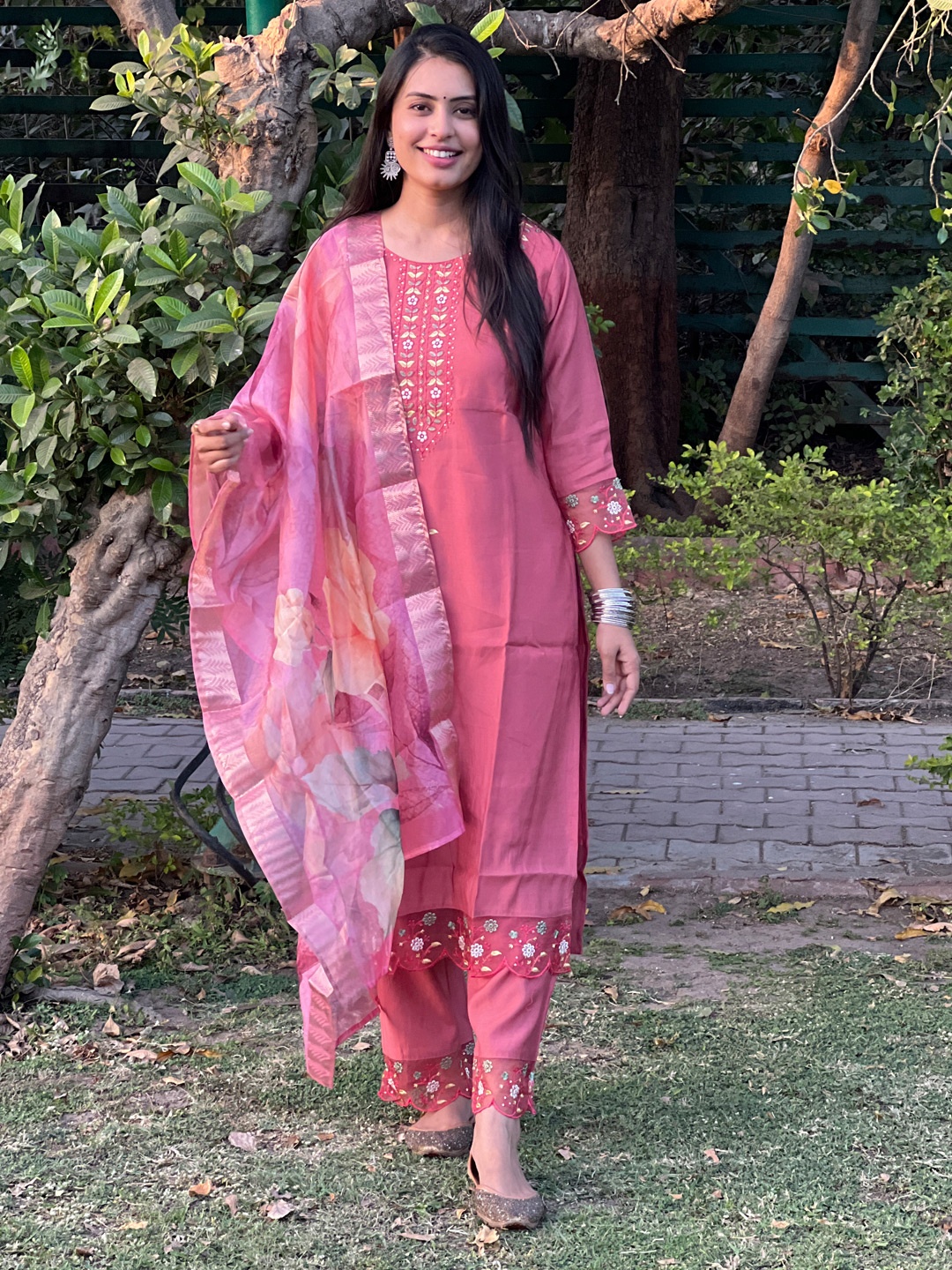 VredeVogel Women Floral Embroidered Regular Kurta with Trousers & With Dupatta, Pink
VredeVogel Women Floral Embroidered Regular Kurta with Trousers & With Dupatta, Pink