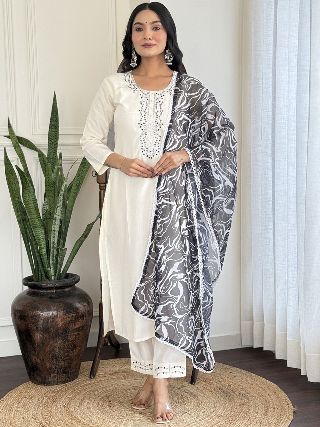 KAUTIK FABRICS Women Embroidered Regular Thread Work Kurta with Trousers & With Dupatta, White
KAUTIK FABRICS Women Embroidered Regular Thread Work Kurta with Trousers & With Dupatta, White