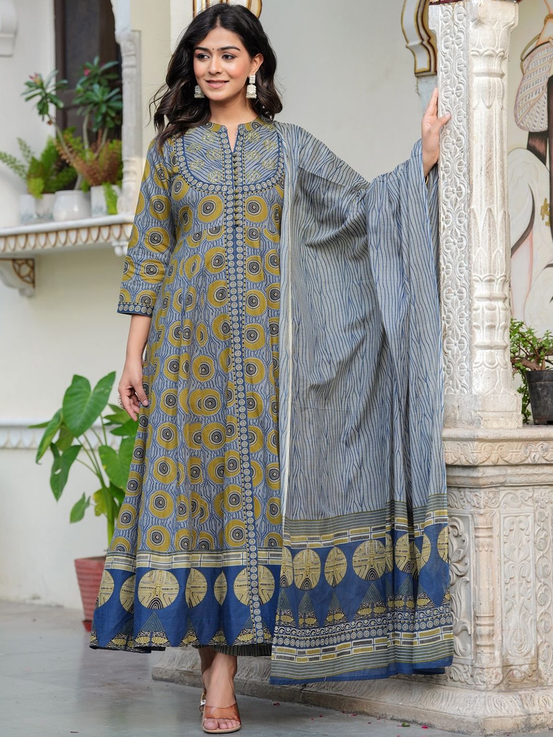 EtnicaWear Women Printed Regular Thread Work Pure Cotton Kurta with Trousers & With Dupatta, Green
EtnicaWear Women Printed Regular Thread Work Pure Cotton Kurta with Trousers & With Dupatta, Green