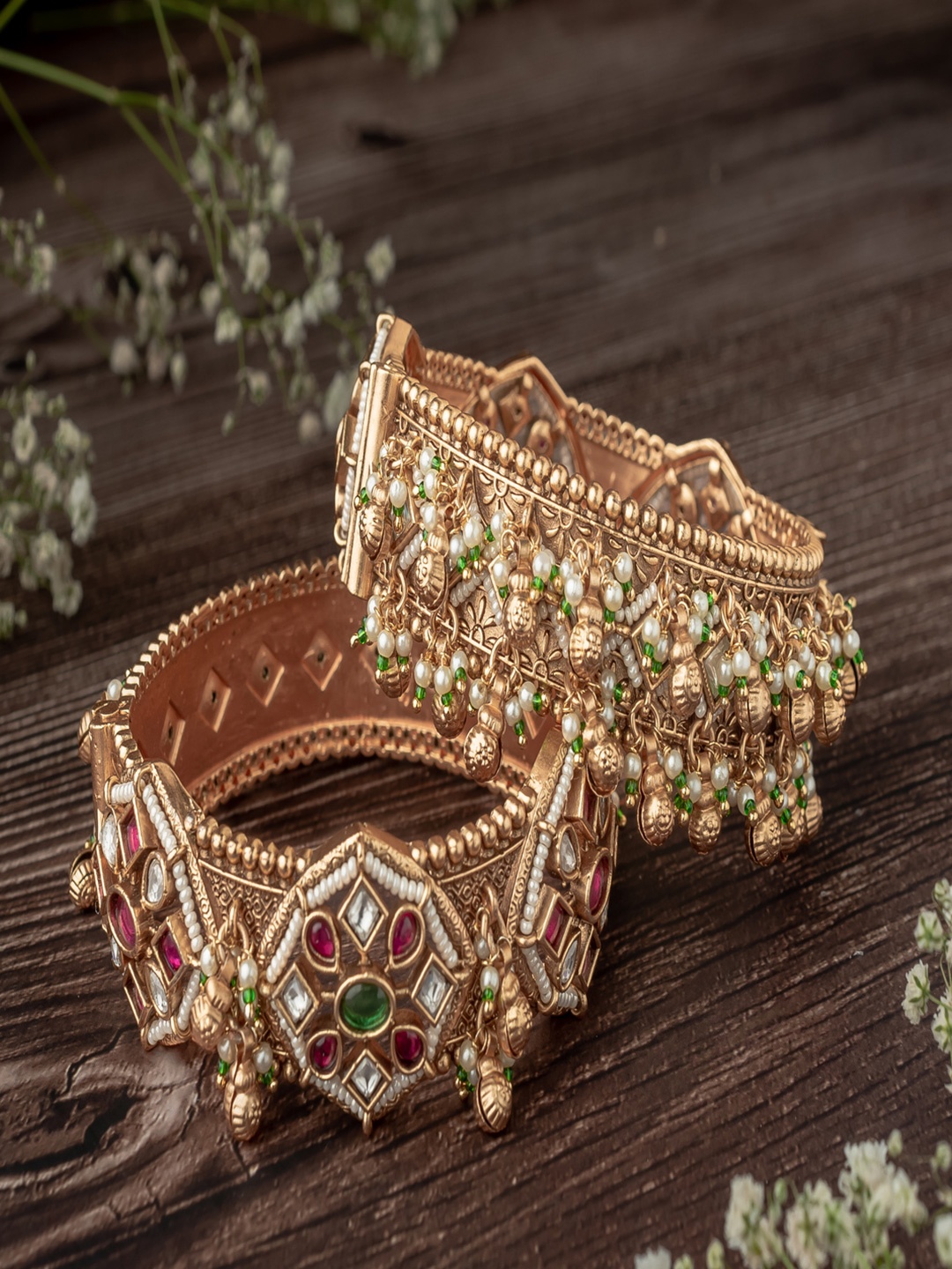 vivinia BY VIDHI MEHRA Set Of 2 Gold-Plated Artificial Stones And Beads Beaded Bangles
vivinia BY VIDHI MEHRA Set Of 2 Gold-Plated Artificial Stones And Beads Beaded Bangles