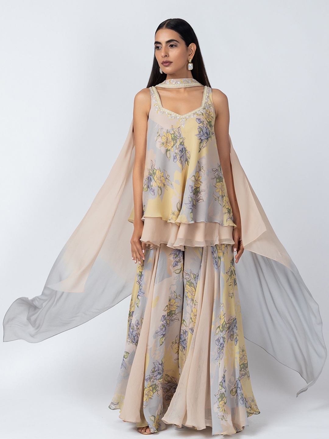 Label Naariti Women Floral Printed Regular Kurti with Palazzos & With Dupatta, Beige
Label Naariti Women Floral Printed Regular Kurti with Palazzos & With Dupatta, Beige