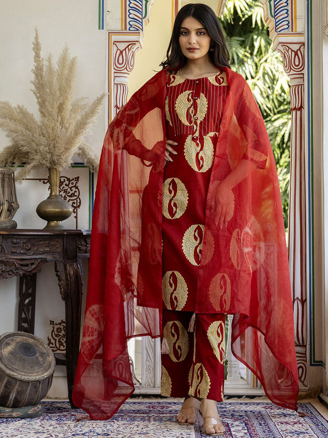ERISHA Women Floral Printed Regular Thread Work Pure Cotton Kurta with Trousers & With Dupatta, Red
ERISHA Women Floral Printed Regular Thread Work Pure Cotton Kurta with Trousers & With Dupatta, Red