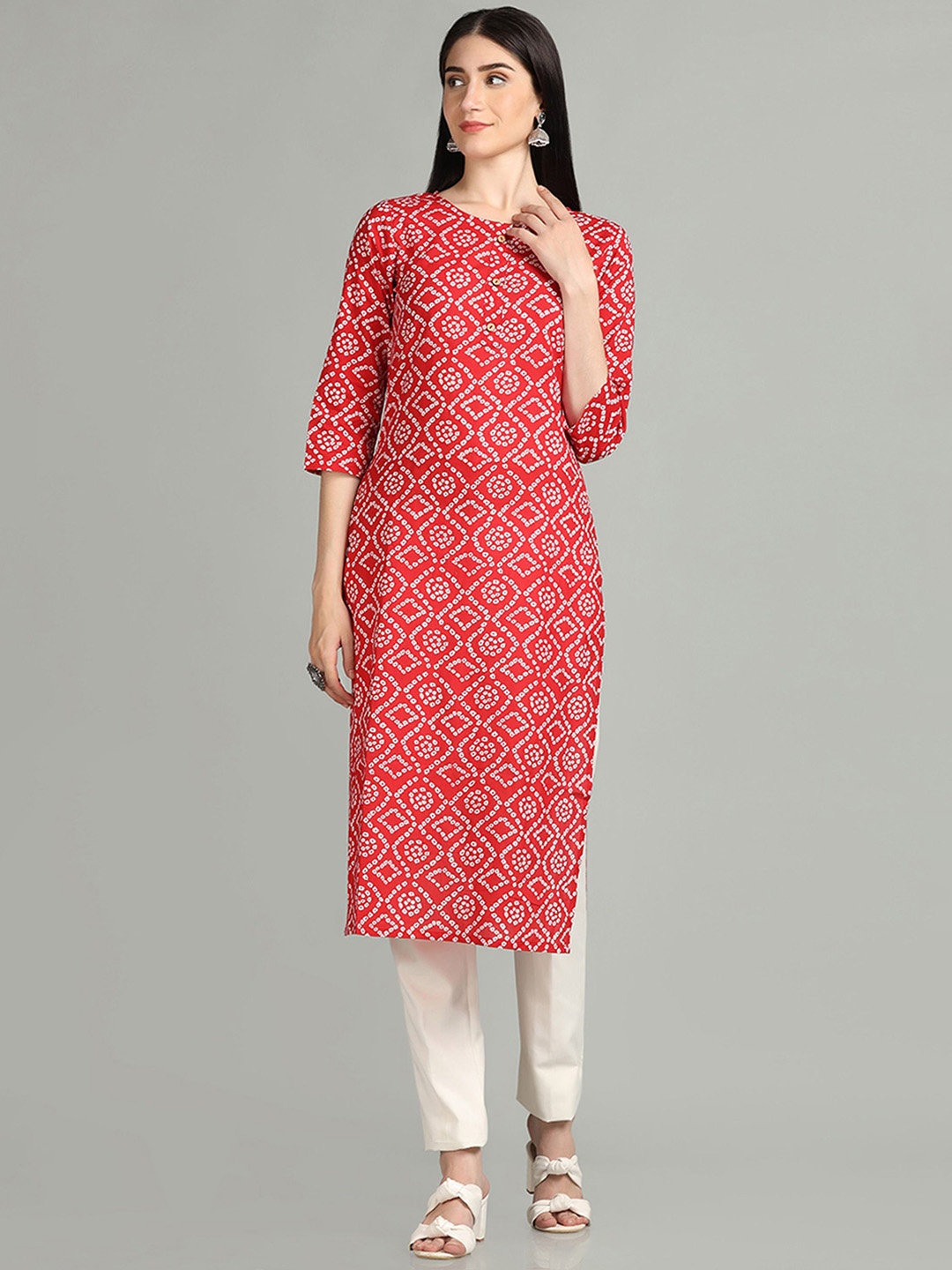 Fourleaf Bandhani Printed Round Neck Three-Quarter Sleeves Pure Cotton Straight Kurta, Red
Fourleaf Bandhani Printed Round Neck Three-Quarter Sleeves Pure Cotton Straight Kurta, Red