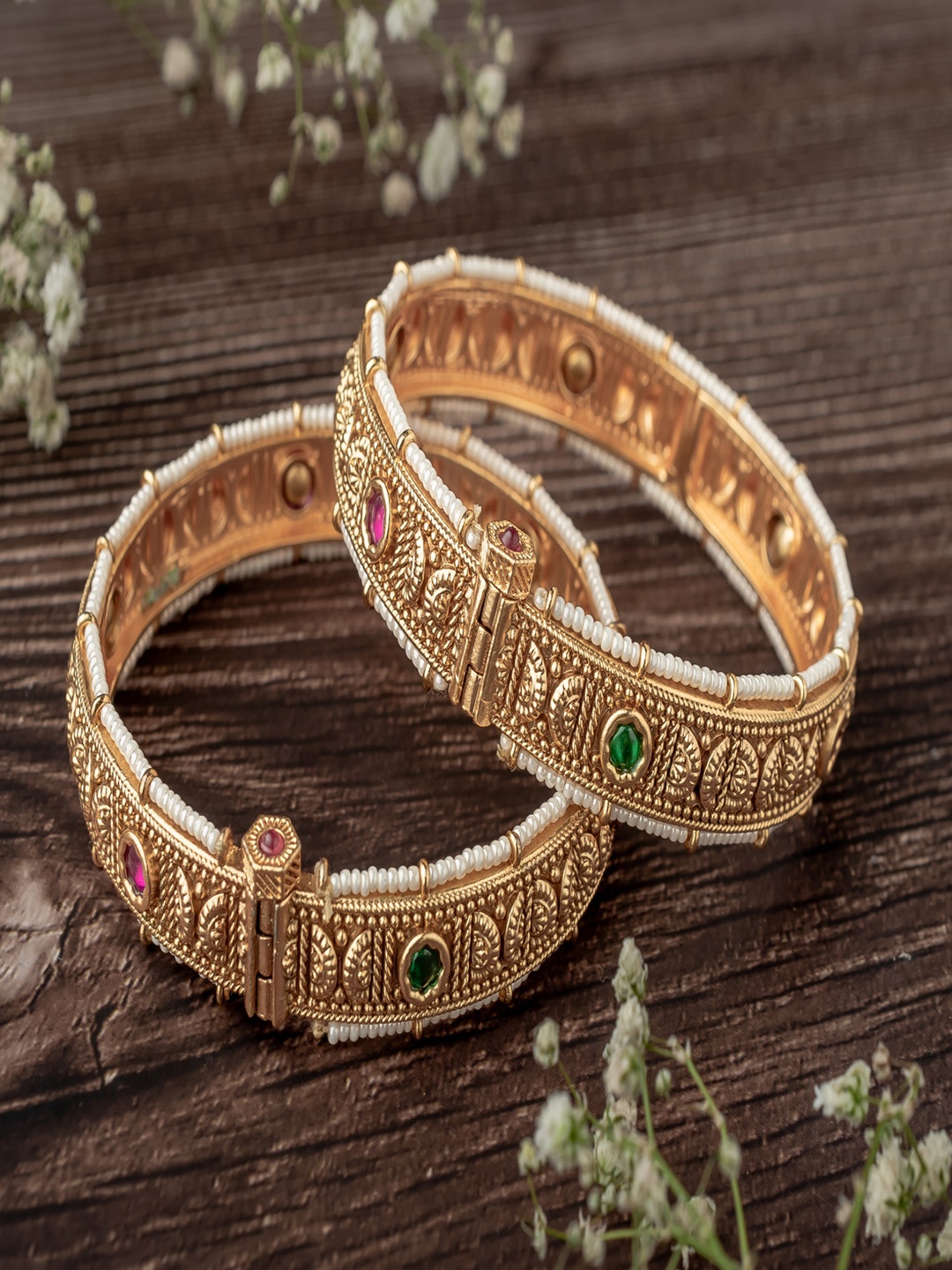 vivinia BY VIDHI MEHRA Set Of 2 Gold-Plated Artificial Stones and Beads Beaded Bangles
vivinia BY VIDHI MEHRA Set Of 2 Gold-Plated Artificial Stones and Beads Beaded Bangles