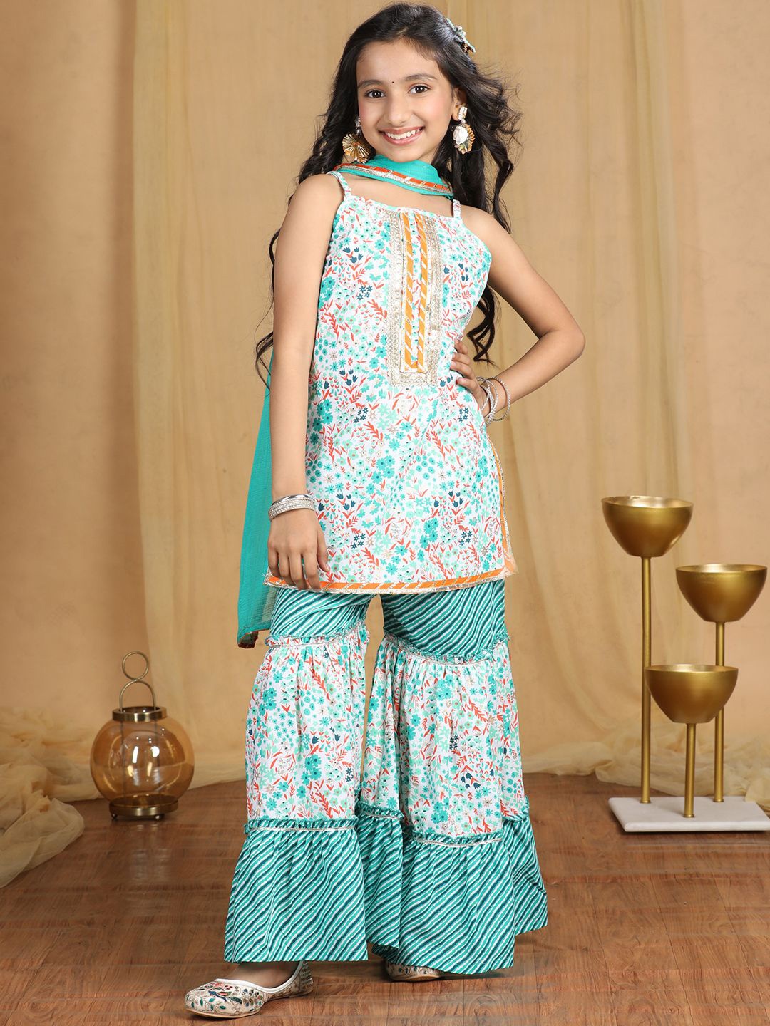 Cutiekins Girls Floral Printed Regular Gotta Patti Kurta with Sharara & With Dupatta, Off white
Cutiekins Girls Floral Printed Regular Gotta Patti Kurta with Sharara & With Dupatta, Off white