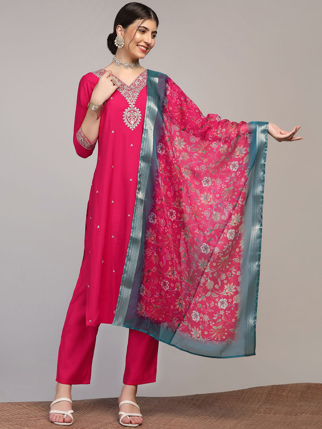 Moda Rapido Women Floral Embroidered Regular Kurta with Trousers & With Dupatta, Pink 
Moda Rapido Women Floral Embroidered Regular Kurta with Trousers & With Dupatta, Pink