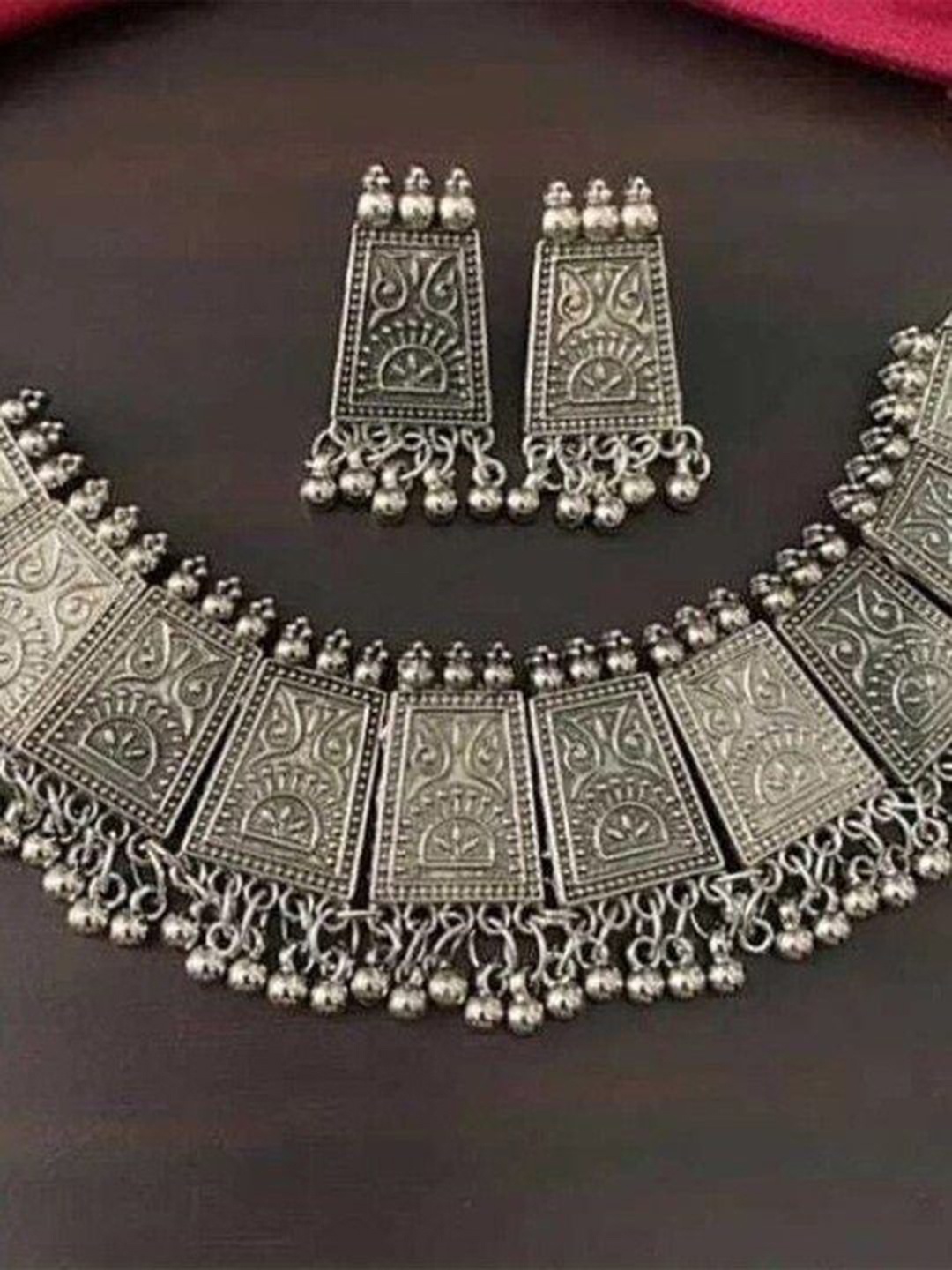 JMBW INTERNATIONAL Silver-Plated Stones Studded & Beaded Oxidised Necklace & Earrings
JMBW INTERNATIONAL Silver-Plated Stones Studded & Beaded Oxidised Necklace & Earrings