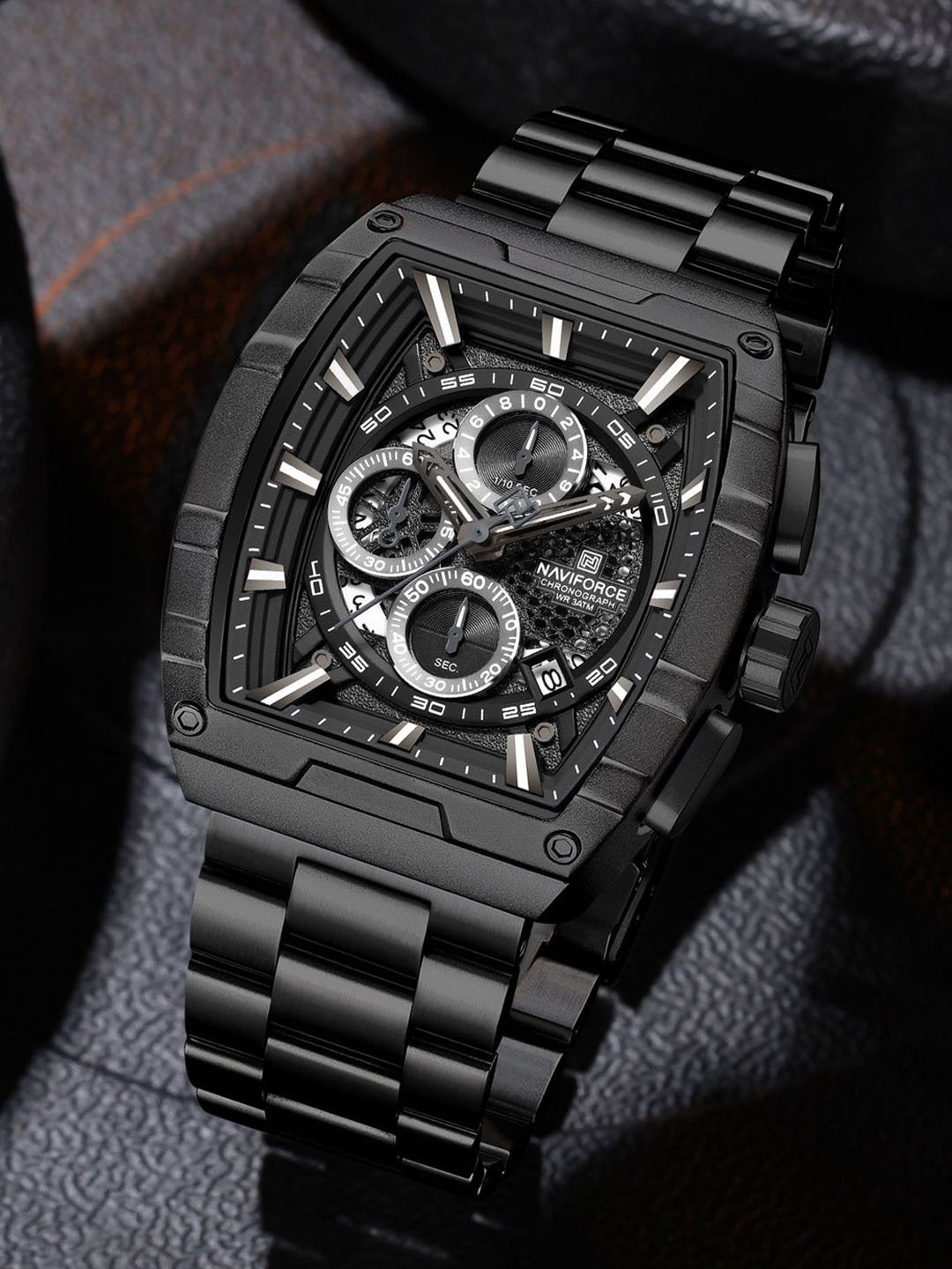 Naviforce Men Embellished Dial & Stainless Steel Straps Analogue Chronograph Watch NF8066_B B B, Black
Naviforce Men Embellished Dial & Stainless Steel Straps Analogue Chronograph Watch NF8066_B B B, Black