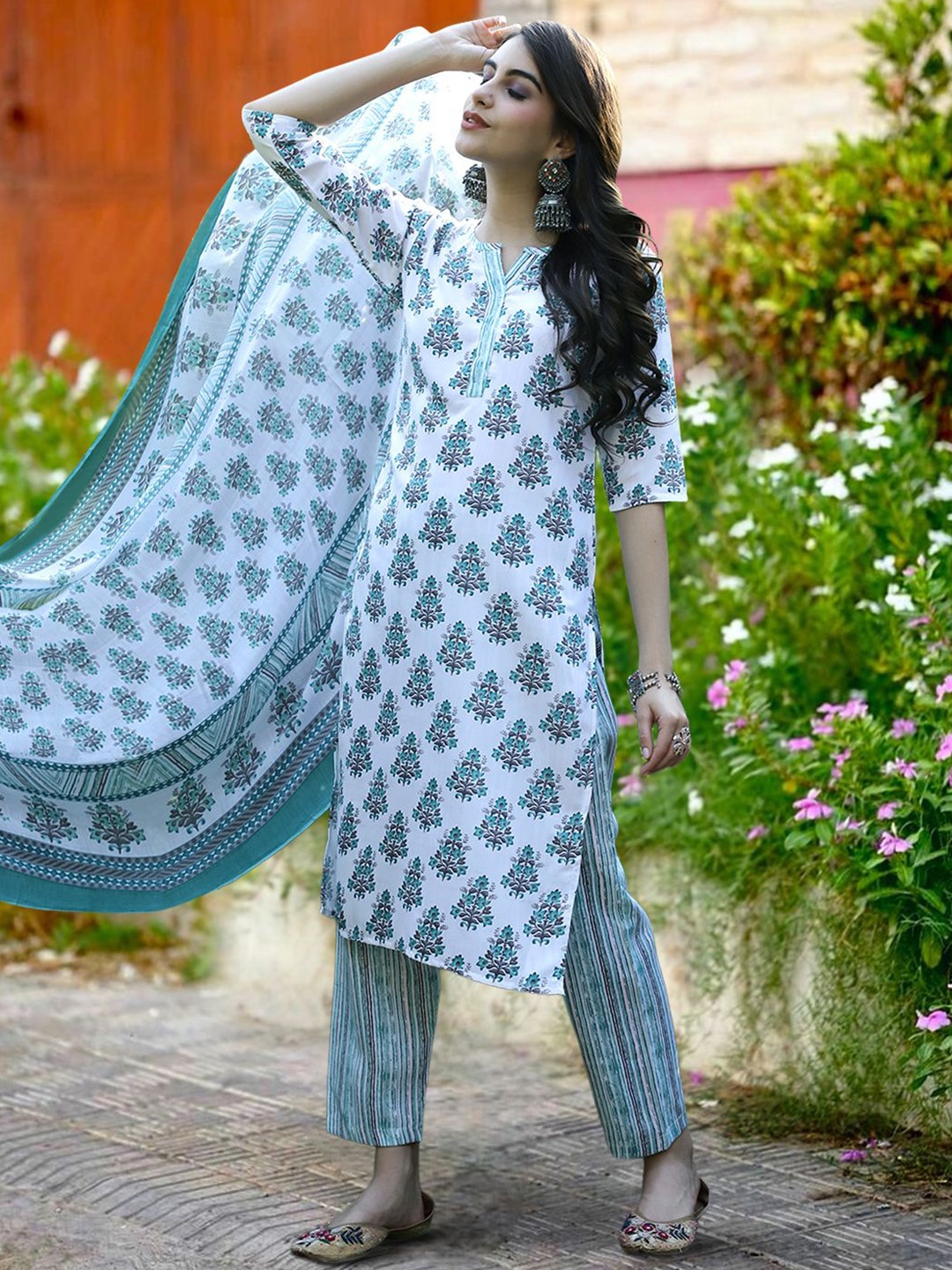 Moda Rapido Women Ethnic Motifs Printed Regular Pure Cotton Kurta with Trousers & With Dupatta, White
Moda Rapido Women Ethnic Motifs Printed Regular Pure Cotton Kurta with Trousers & With Dupatta, White