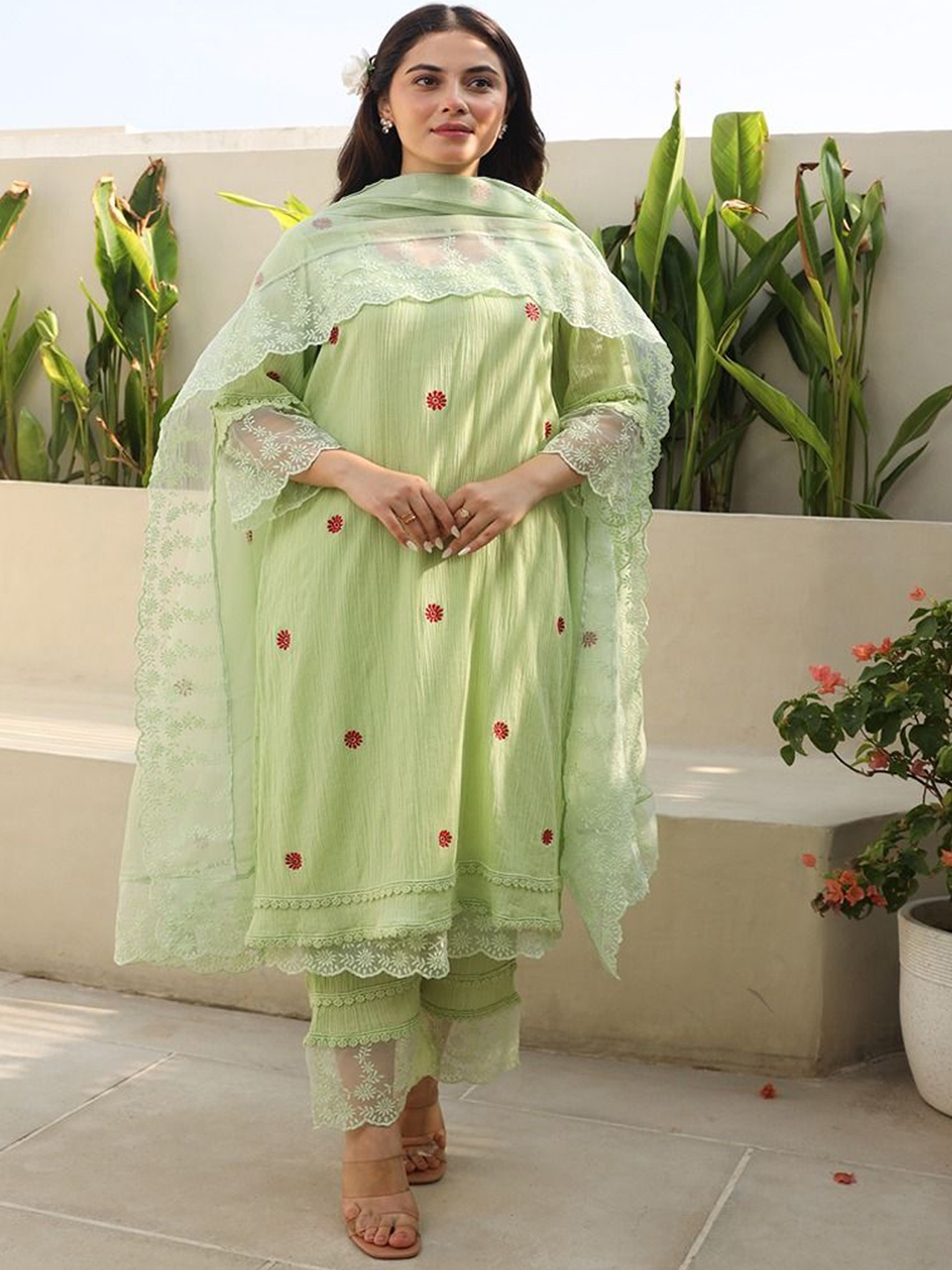 ASRUMO Women Floral Embroidered Regular Thread Work Kurta with Trousers & With Dupatta, Green
ASRUMO Women Floral Embroidered Regular Thread Work Kurta with Trousers & With Dupatta, Green