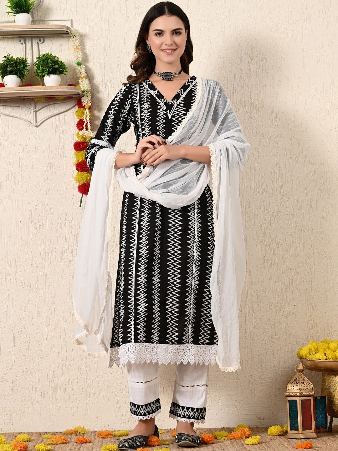 PINKVILLE JAIPUR Women Printed Regular Pure Cotton Kurta with Trousers & With Dupatta, Black
PINKVILLE JAIPUR Women Printed Regular Pure Cotton Kurta with Trousers & With Dupatta, Black