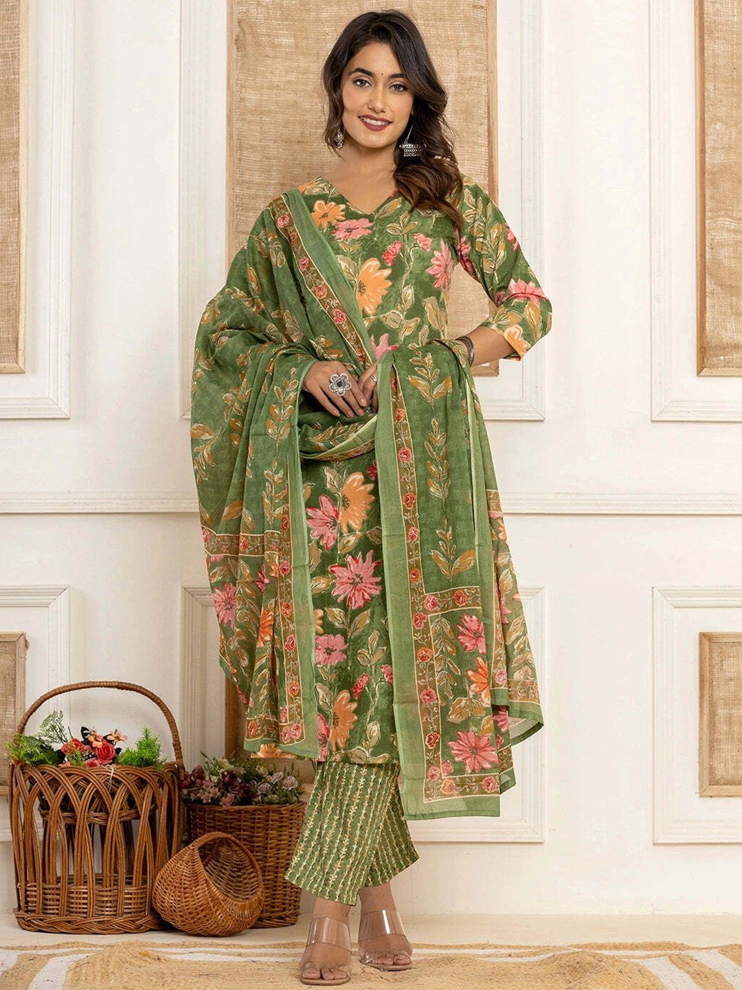 all about you Women Floral Printed Regular Kurta with Trousers & With Dupatta, Green
all about you Women Floral Printed Regular Kurta with Trousers & With Dupatta, Green