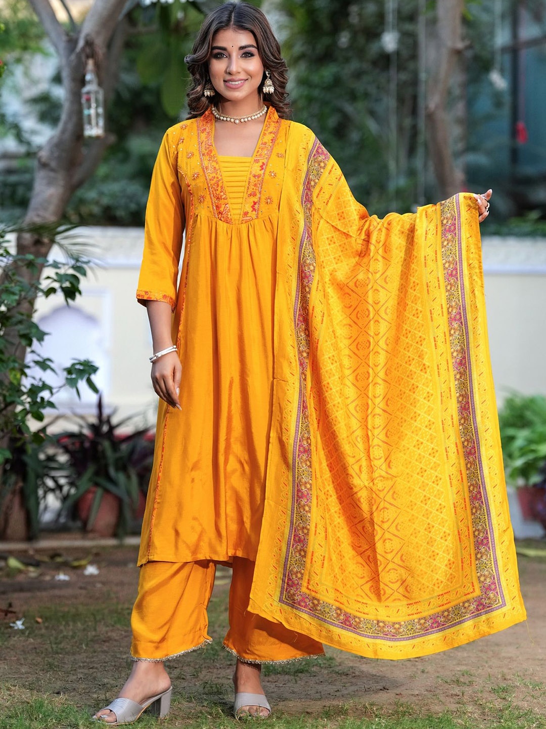 EtnicaWear Women Ethnic Motifs Yoke Design Regular Kantha Work Pure Silk Kurta with Sharara & With Dupatta, Mustard
EtnicaWear Women Ethnic Motifs Yoke Design Regular Kantha Work Pure Silk Kurta with Sharara & With Dupatta, Mustard
