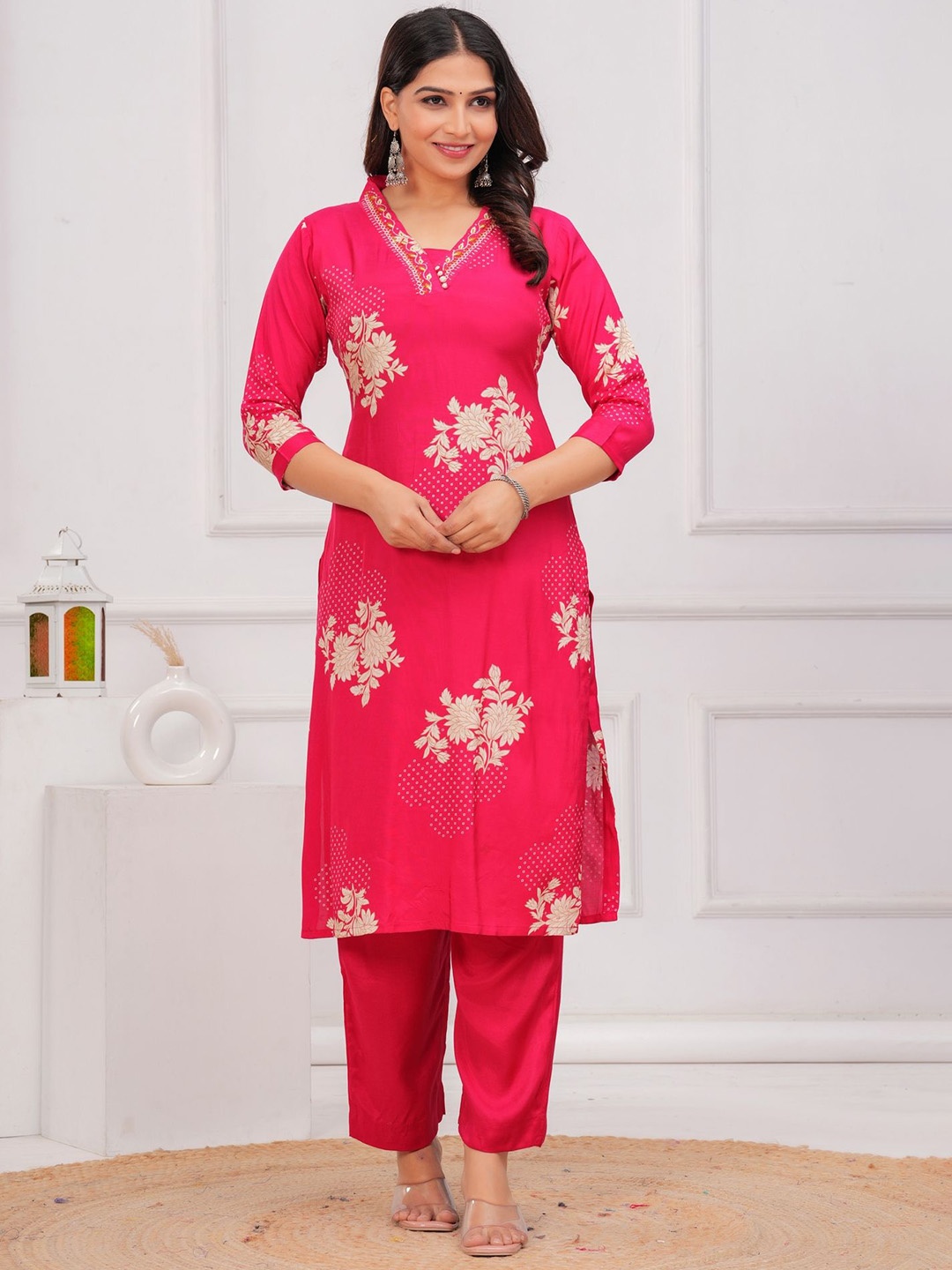 EtnicaWear Women Floral Printed Regular Beads and Stones Pure Silk Kurta with Trousers, Pink
EtnicaWear Women Floral Printed Regular Beads and Stones Pure Silk Kurta with Trousers, Pink