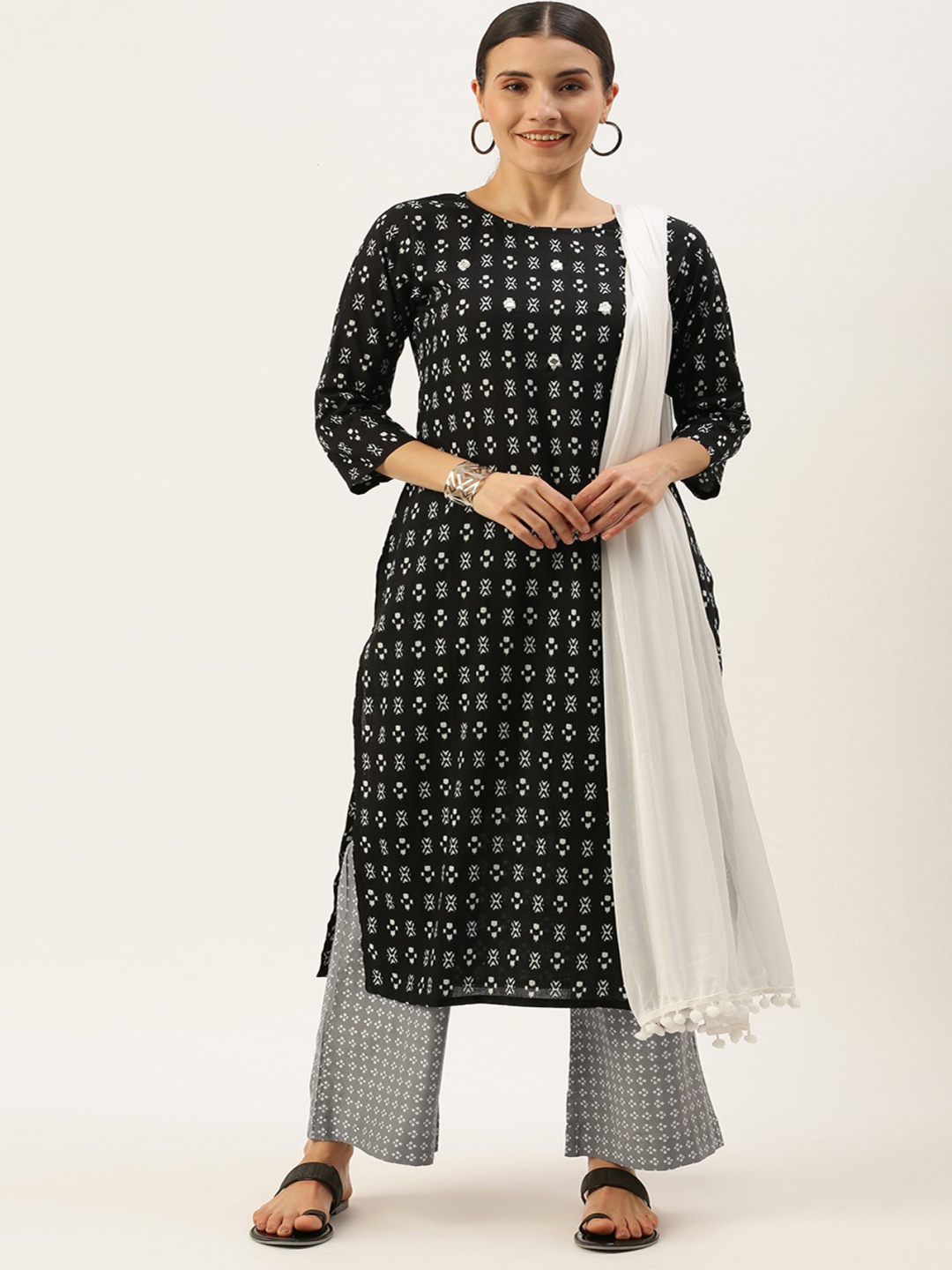 Fourleaf Women Ethnic Motifs Printed Regular Pure Cotton Kurta with Palazzos & With Dupatta, Black
Fourleaf Women Ethnic Motifs Printed Regular Pure Cotton Kurta with Palazzos & With Dupatta, Black