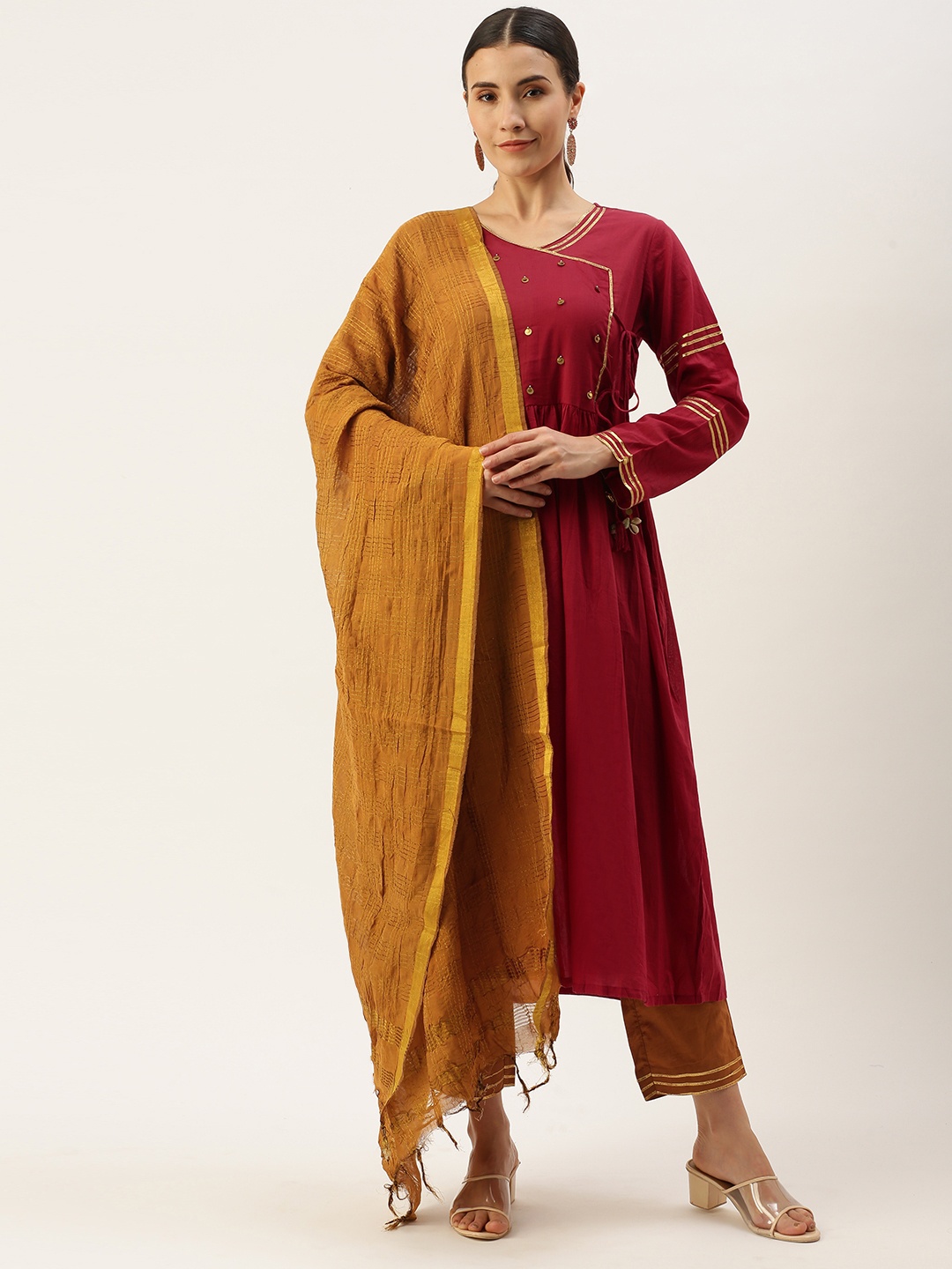 Fourleaf Women Regular Gotta Patti Pure Cotton Kurta with Trousers & With Dupatta, Red
Fourleaf Women Regular Gotta Patti Pure Cotton Kurta with Trousers & With Dupatta, Red