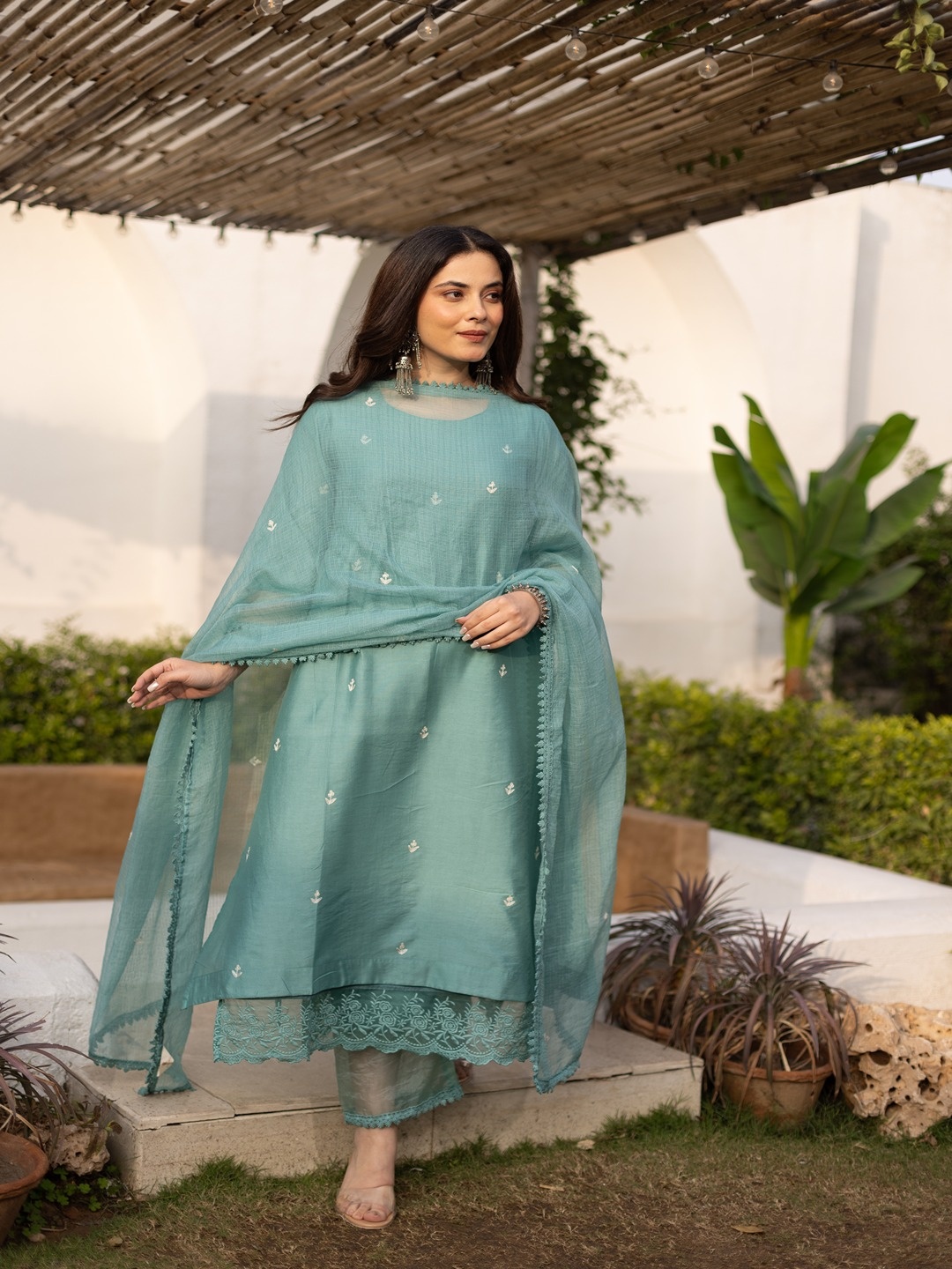 ASRUMO Women Floral Embroidered Regular Thread Work Kurta with Trousers & With Dupatta, Green
ASRUMO Women Floral Embroidered Regular Thread Work Kurta with Trousers & With Dupatta, Green