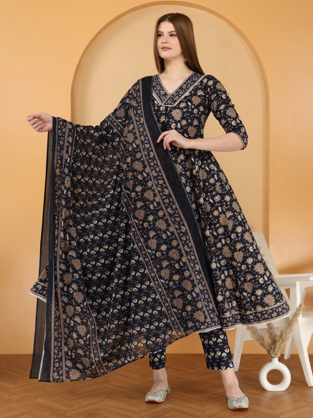 AJ ART Women Floral Printed Regular Pure Cotton Kurta with Trousers & With Dupatta, Black
AJ ART Women Floral Printed Regular Pure Cotton Kurta with Trousers & With Dupatta, Black