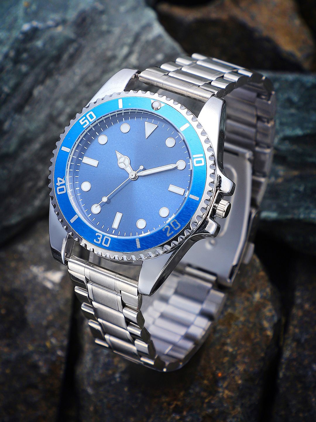 French Accent Men Embellished Dial & Stainless Steel Bracelet Style Straps Digital Watch SS25_FAWC1026, Silver
French Accent Men Embellished Dial & Stainless Steel Bracelet Style Straps Digital Watch SS25_FAWC1026, Silver