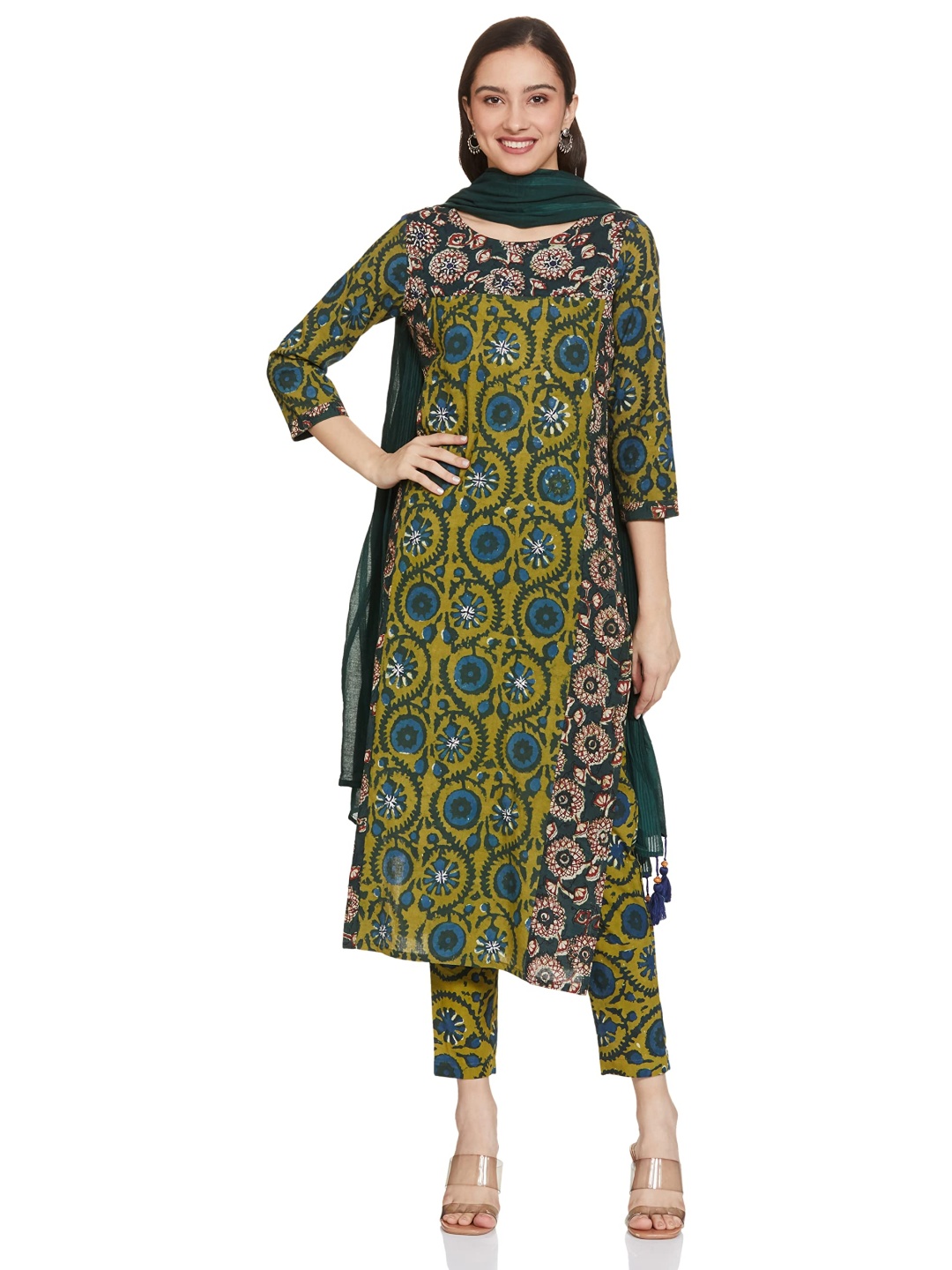 Fourleaf Women Floral Printed Regular Pure Cotton Kurta with Trousers & With Dupatta, Green
Fourleaf Women Floral Printed Regular Pure Cotton Kurta with Trousers & With Dupatta, Green