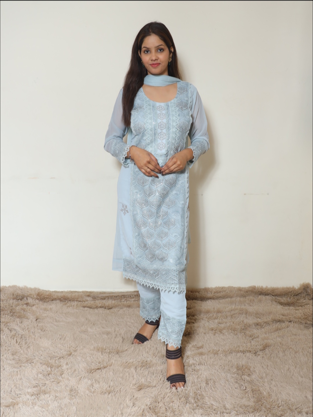 Wavy Collection Women Embroidered Regular Silk Georgette Kurta with Trousers & With Dupatta, Turquoise blue
Wavy Collection Women Embroidered Regular Silk Georgette Kurta with Trousers & With Dupatta, Turquoise blue