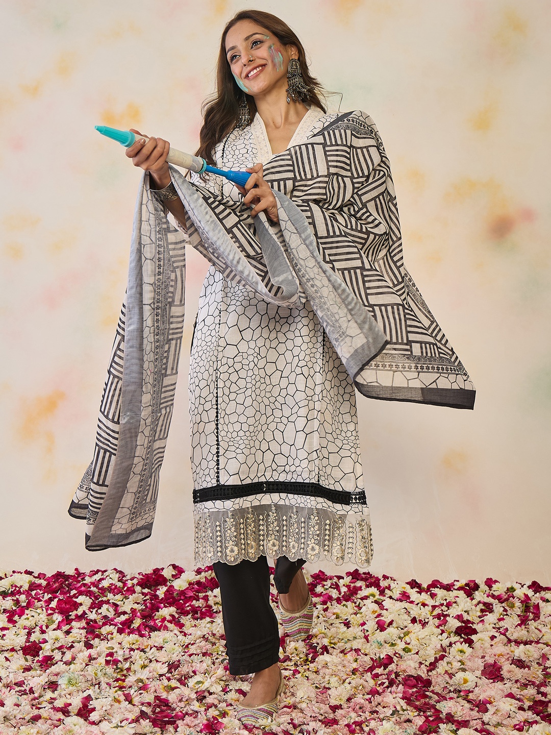 Indo Era Women Printed Regular Thread Work Pure Cotton Kurta with Trousers & With Dupatta, Off white
Indo Era Women Printed Regular Thread Work Pure Cotton Kurta with Trousers & With Dupatta, Off white