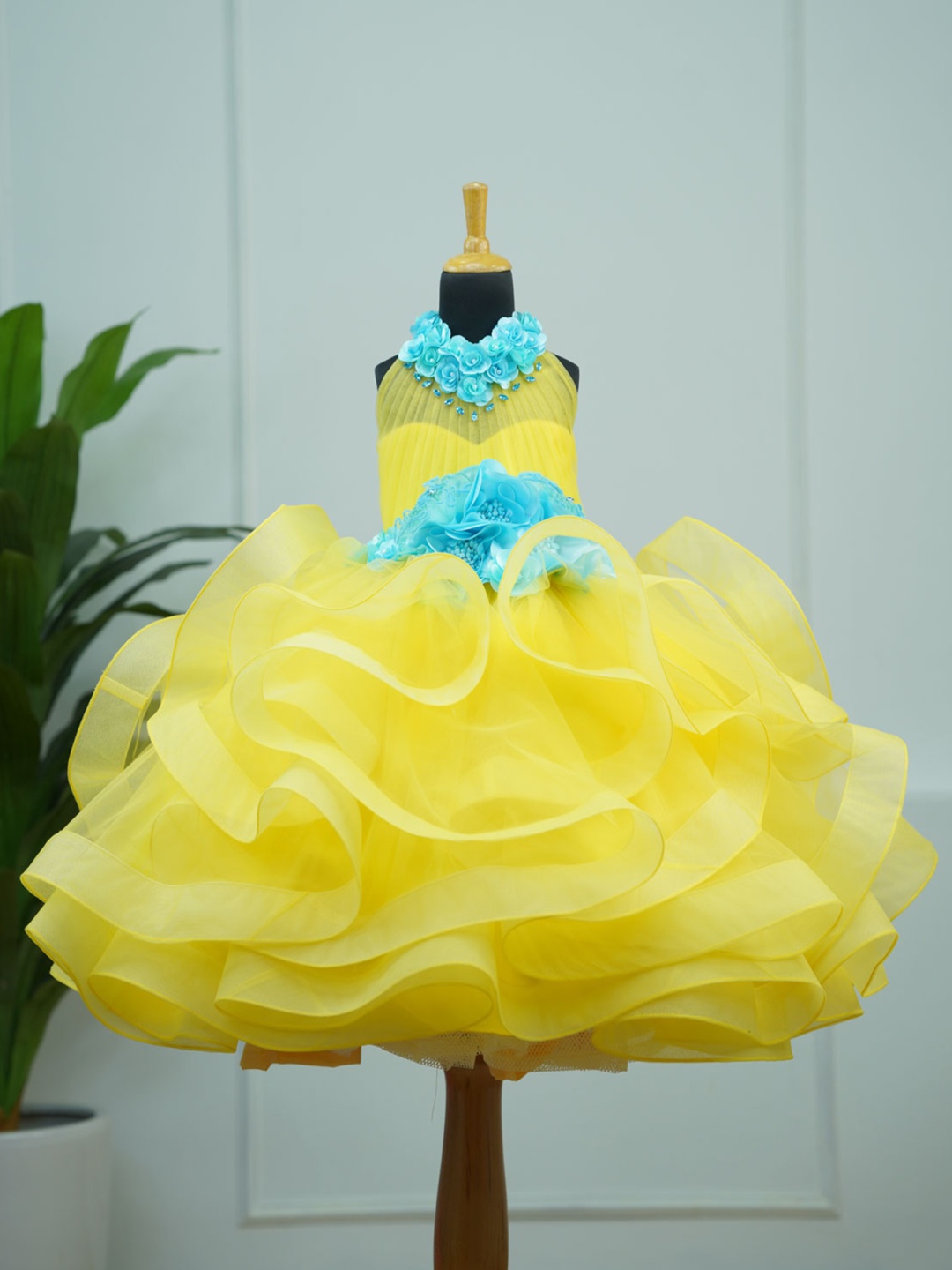 Li & Li Boutique Girl Halter Neck Twirled Couture Gown With Flower Embellishments, Yellow
Li & Li Boutique Girl Halter Neck Twirled Couture Gown With Flower Embellishments, Yellow
