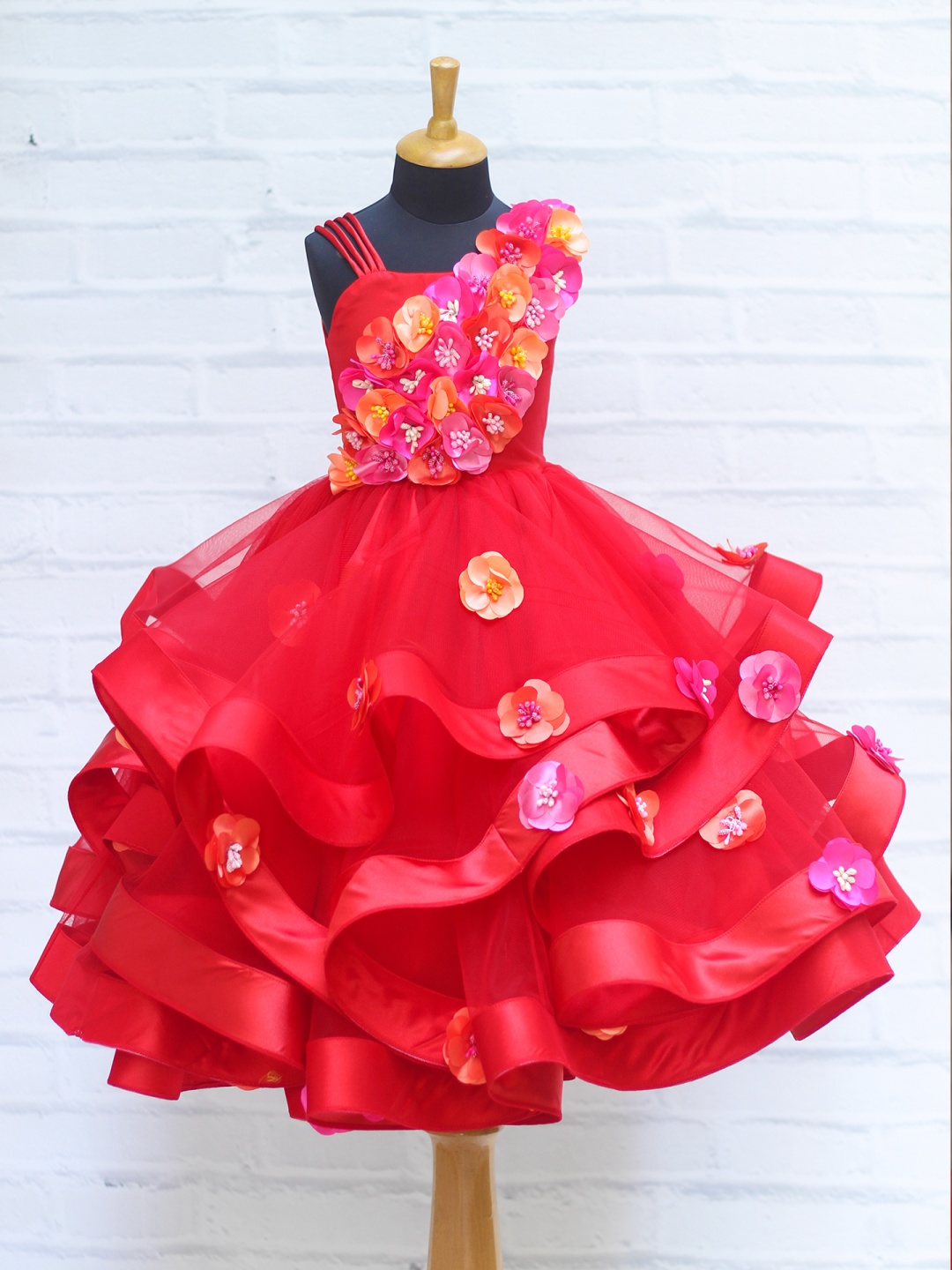 Li & Li Boutique Girl Red Swirled One Shoulder Gown Dress With Pink & Peach Flower Work
Li & Li Boutique Girl Red Swirled One Shoulder Gown Dress With Pink & Peach Flower Work