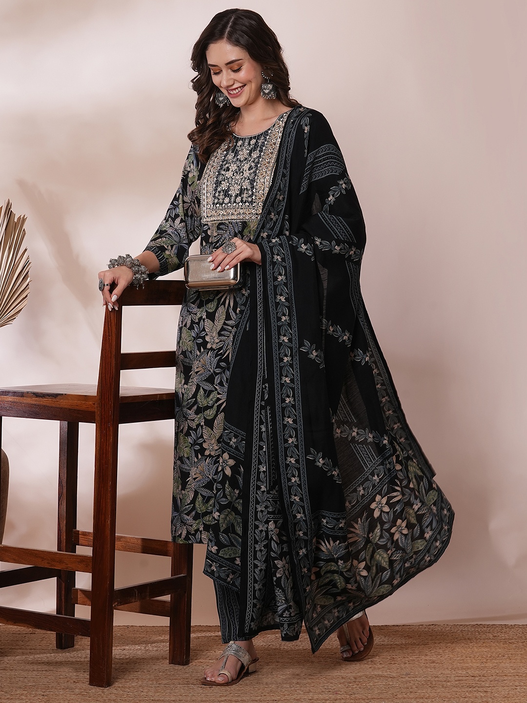 Moda Rapido Women Ethnic Motifs Regular Thread Work Pure Cotton Kurta with Trousers & With Dupatta, Black
Moda Rapido Women Ethnic Motifs Regular Thread Work Pure Cotton Kurta with Trousers & With Dupatta, Black