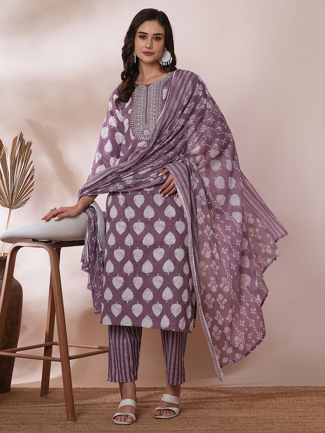 Moda Rapido Women Ethnic Motifs Regular Pure Cotton Kurta with Trousers & With Dupatta, Purple
Moda Rapido Women Ethnic Motifs Regular Pure Cotton Kurta with Trousers & With Dupatta, Purple