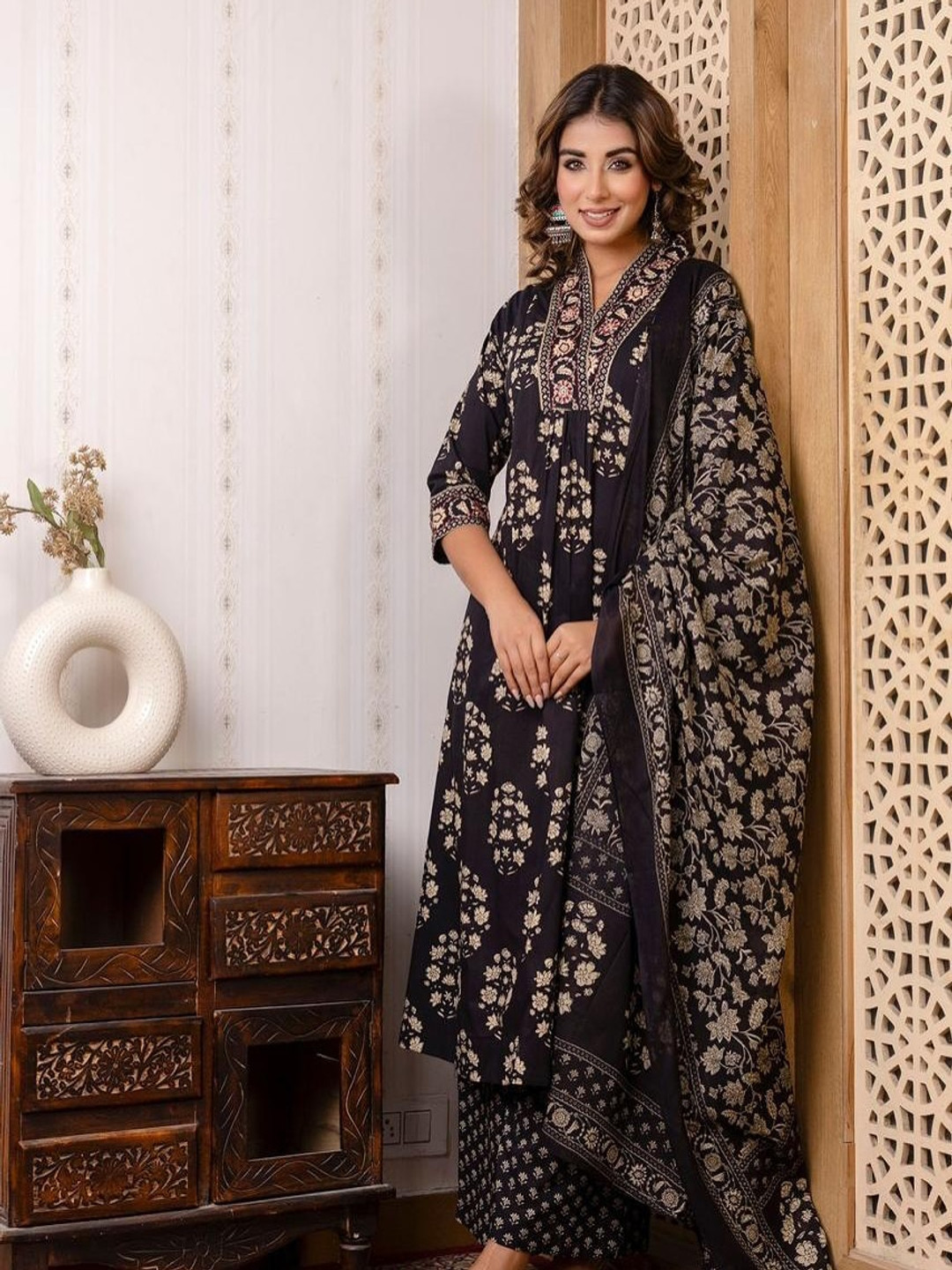 Swaranjali Women Floral Printed Pleated Mirror Work Pure Cotton Kurta with Trousers & With Dupatta, Black
Swaranjali Women Floral Printed Pleated Mirror Work Pure Cotton Kurta with Trousers & With Dupatta, Black