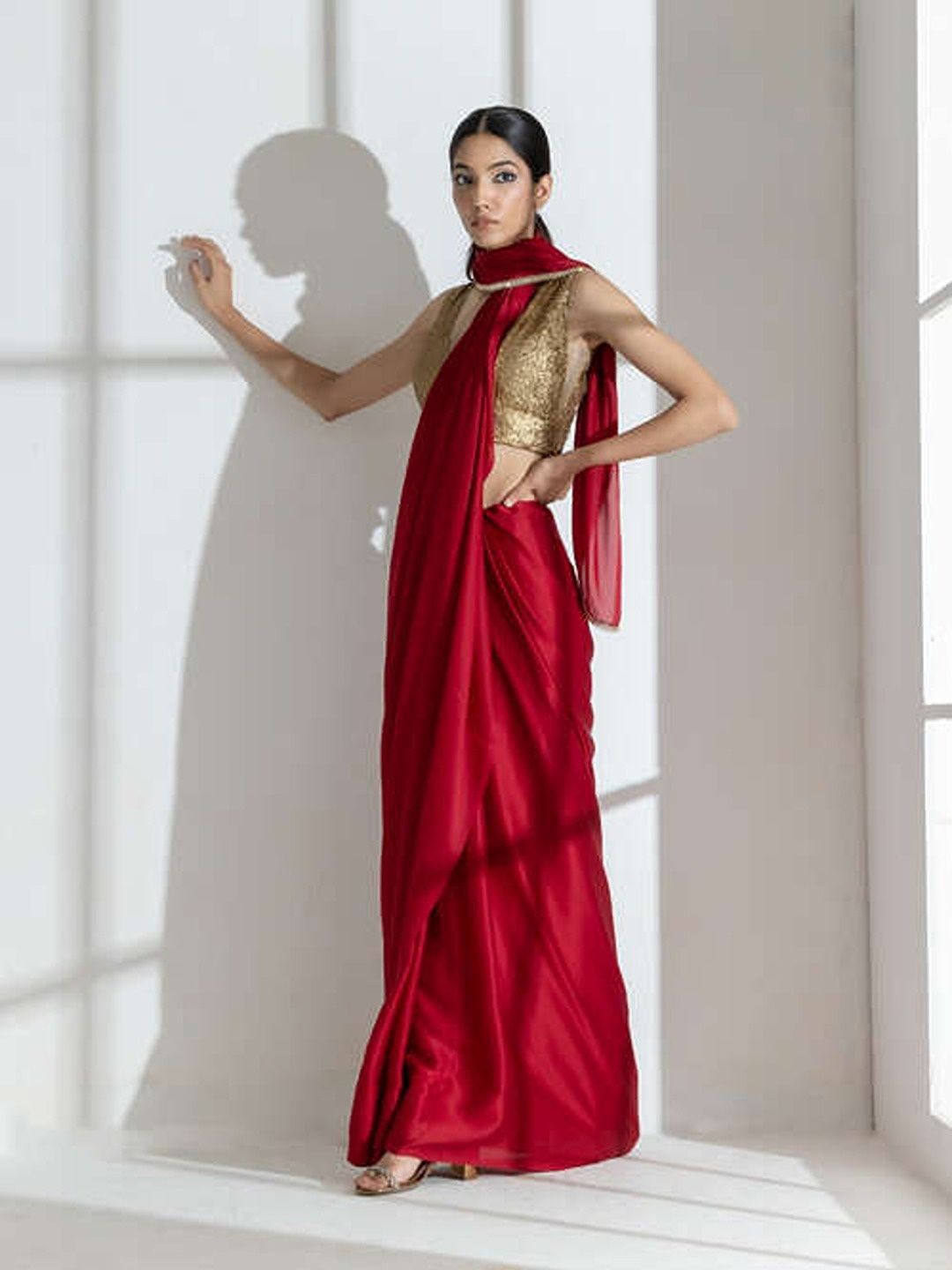 Swtantra Milano Red Satin Saree with Diamond Lace With Red Blouse Fabric
Swtantra Milano Red Satin Saree with Diamond Lace With Red Blouse Fabric