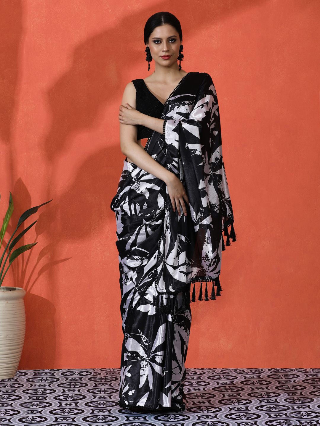 Sangria Embellished Floral Printed Digital Printed Satin Saree With Blouse Piece, Black
Sangria Embellished Floral Printed Digital Printed Satin Saree With Blouse Piece, Black