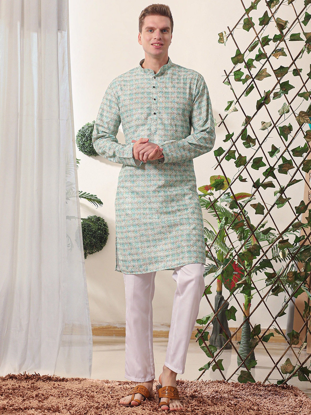 Pro-Ethic STYLE DEVELOPER Men Ethnic Motifs Embroidered Regular Sequinned Pure Cotton Kurta with Pyjamas, Green
Pro-Ethic STYLE DEVELOPER Men Ethnic Motifs Embroidered Regular Sequinned Pure Cotton Kurta with Pyjamas, Green