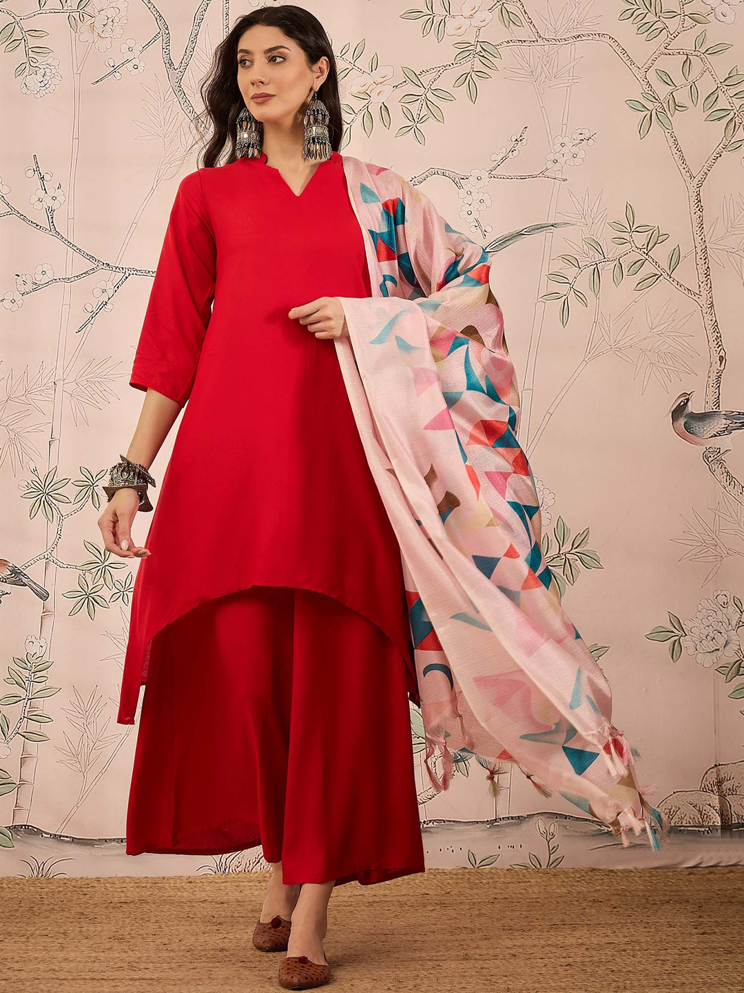 InWeave Women Regular Kurta with Palazzos & With Dupatta, Red
InWeave Women Regular Kurta with Palazzos & With Dupatta, Red