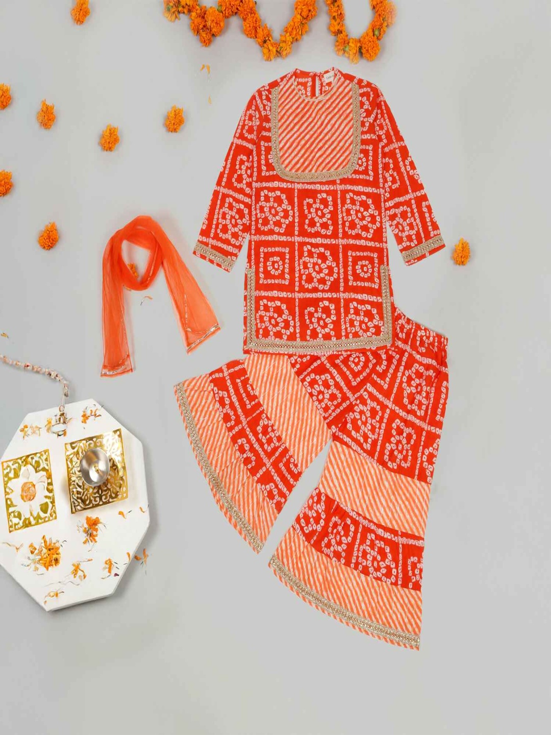 LITTLE GINNIE Girls Bandhani Printed Regular Gotta Patti Pure Cotton Kurta with Sharara & With Dupatta, Orange
LITTLE GINNIE Girls Bandhani Printed Regular Gotta Patti Pure Cotton Kurta with Sharara & With Dupatta, Orange