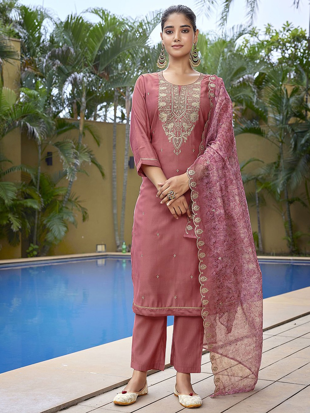 Royal Export Women Ethnic Motifs Embroidered Regular Kurta with Trousers & With Dupatta, Mauve
Royal Export Women Ethnic Motifs Embroidered Regular Kurta with Trousers & With Dupatta, Mauve