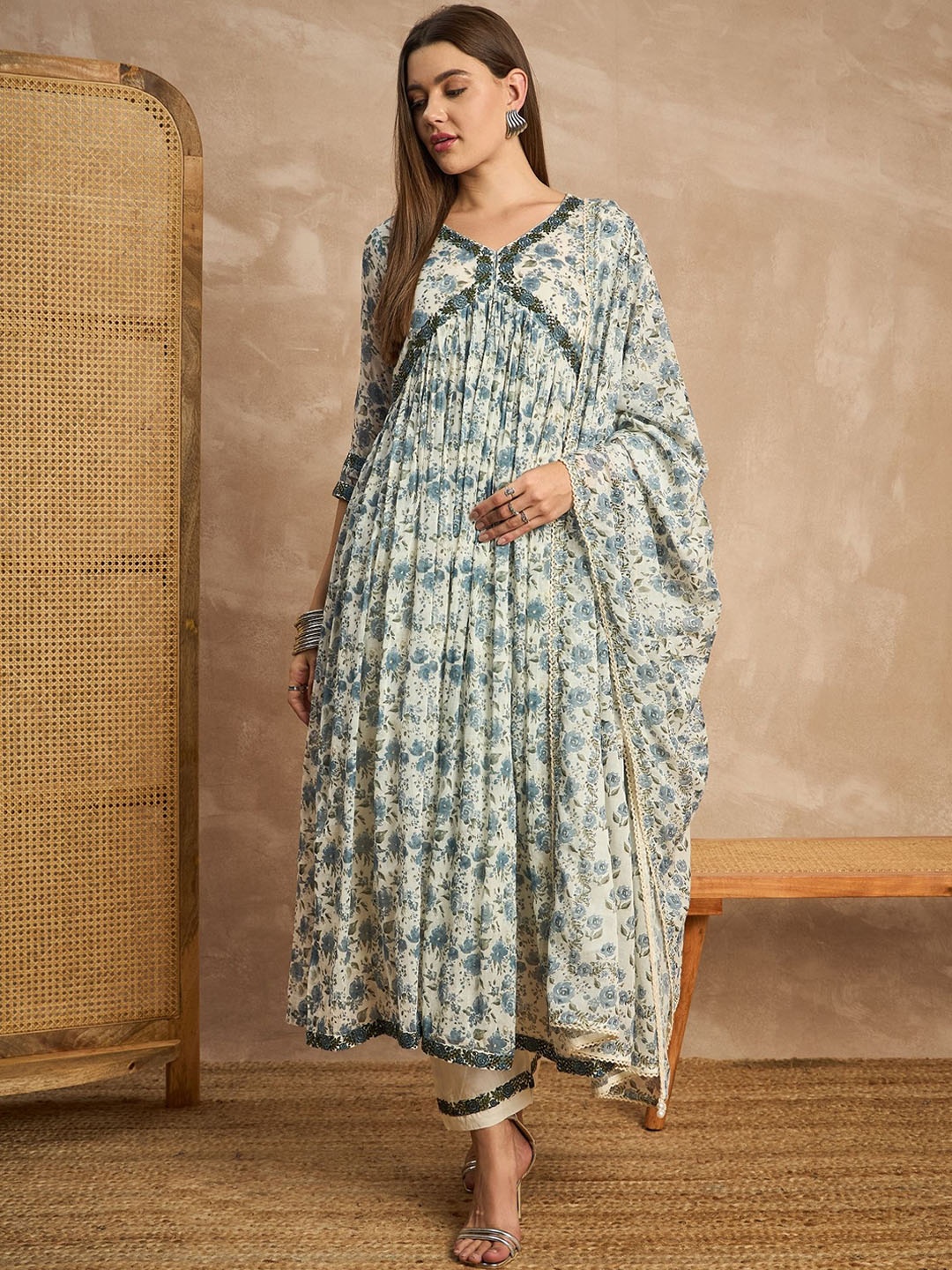 CHETI Women Floral Printed Empire Sequinned Kurta with Trousers & With Dupatta, White
CHETI Women Floral Printed Empire Sequinned Kurta with Trousers & With Dupatta, White