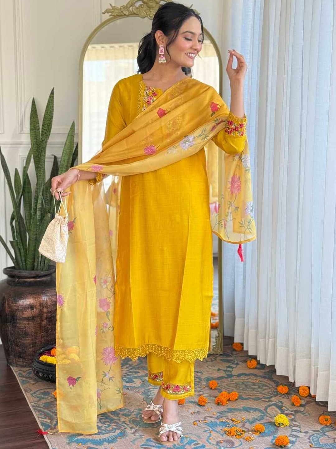 DIVASTRI Women Ethnic Motifs Embroidered Regular Thread Work Kurta with Trousers & With Dupatta, Yellow
DIVASTRI Women Ethnic Motifs Embroidered Regular Thread Work Kurta with Trousers & With Dupatta, Yellow