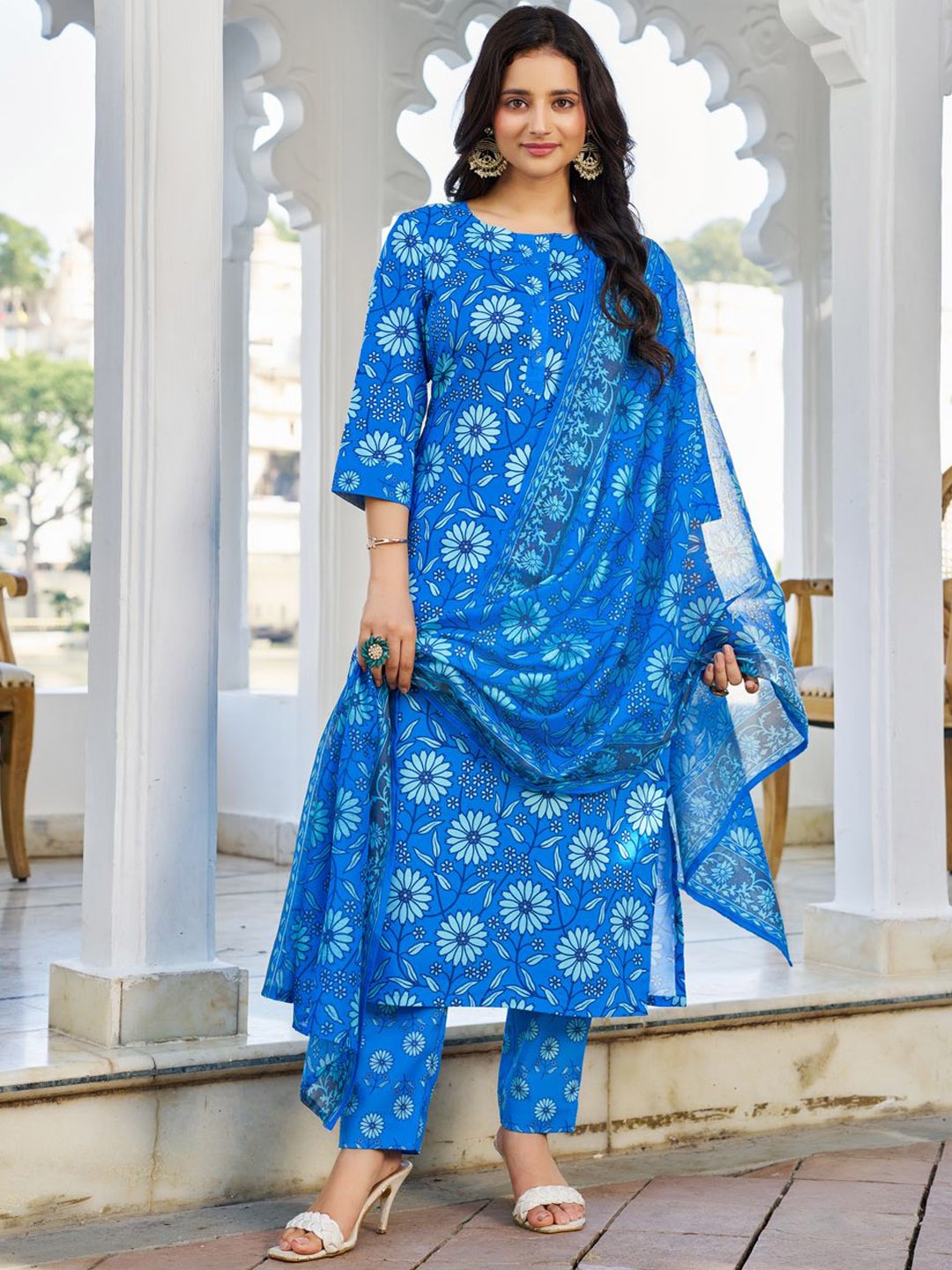 Moda Rapido Women Floral Printed Regular Kurta with Trousers & With Dupatta, Blue
Moda Rapido Women Floral Printed Regular Kurta with Trousers & With Dupatta, Blue
