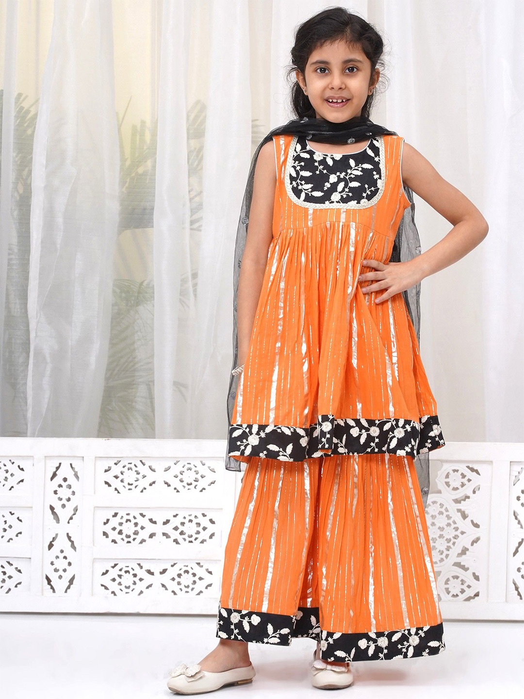 Little Bansi Girls Ethnic Motifs Embroidered Angrakha Gotta Patti Pure Cotton Kurta with Sharara & With, Orange
Little Bansi Girls Ethnic Motifs Embroidered Angrakha Gotta Patti Pure Cotton Kurta with Sharara & With, Orange