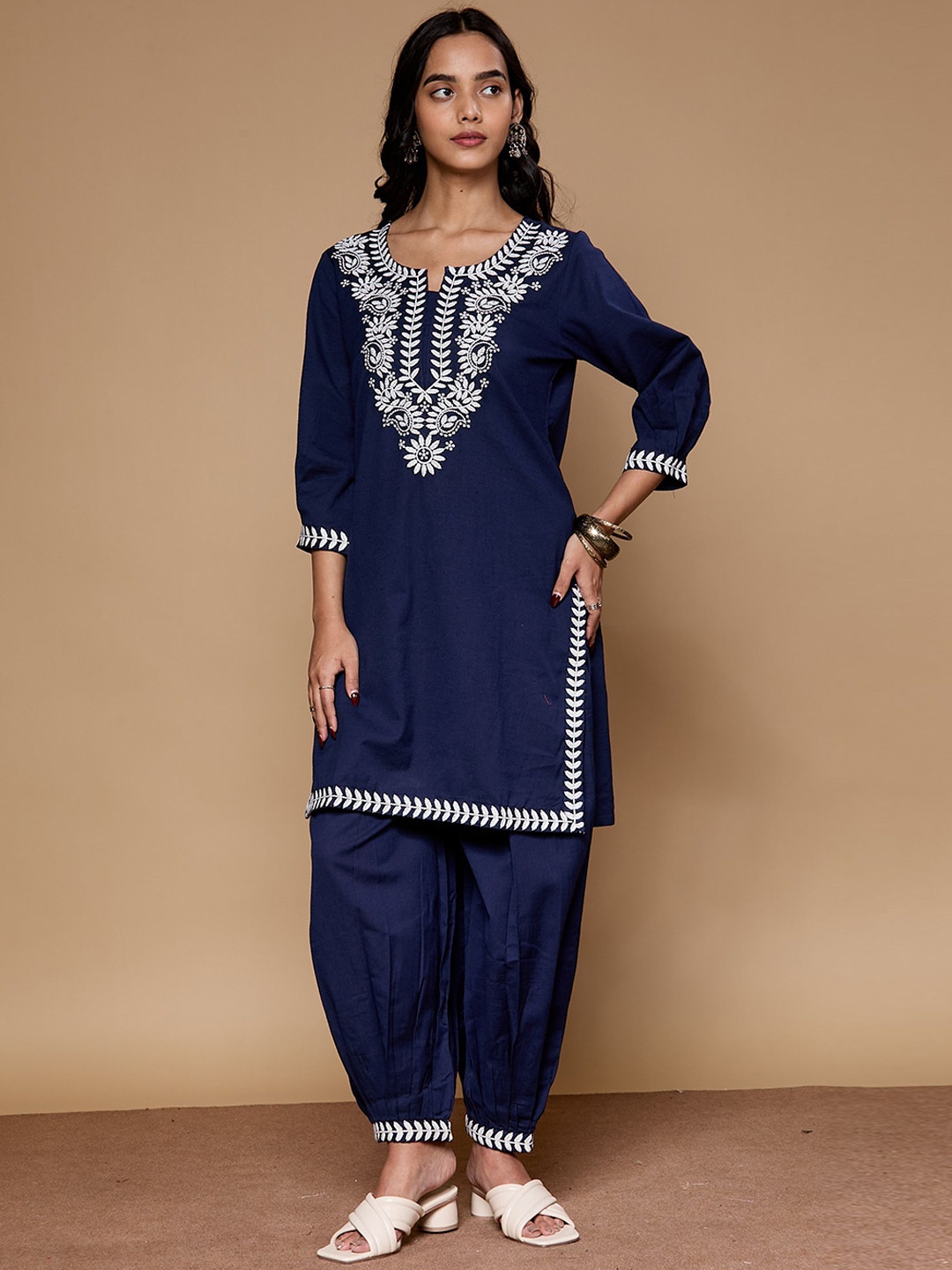 Saaki Women Floral Embroidered Regular Thread Work Kurta with Dhoti Pants, Navy blue
Saaki Women Floral Embroidered Regular Thread Work Kurta with Dhoti Pants, Navy blue