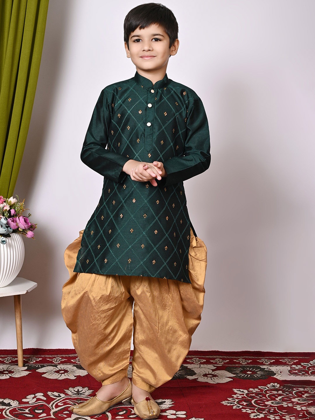NFC CREATION Boys Embroidered Regular Sequinned Dupion Silk Kurta with Patiala, Green
NFC CREATION Boys Embroidered Regular Sequinned Dupion Silk Kurta with Patiala, Green