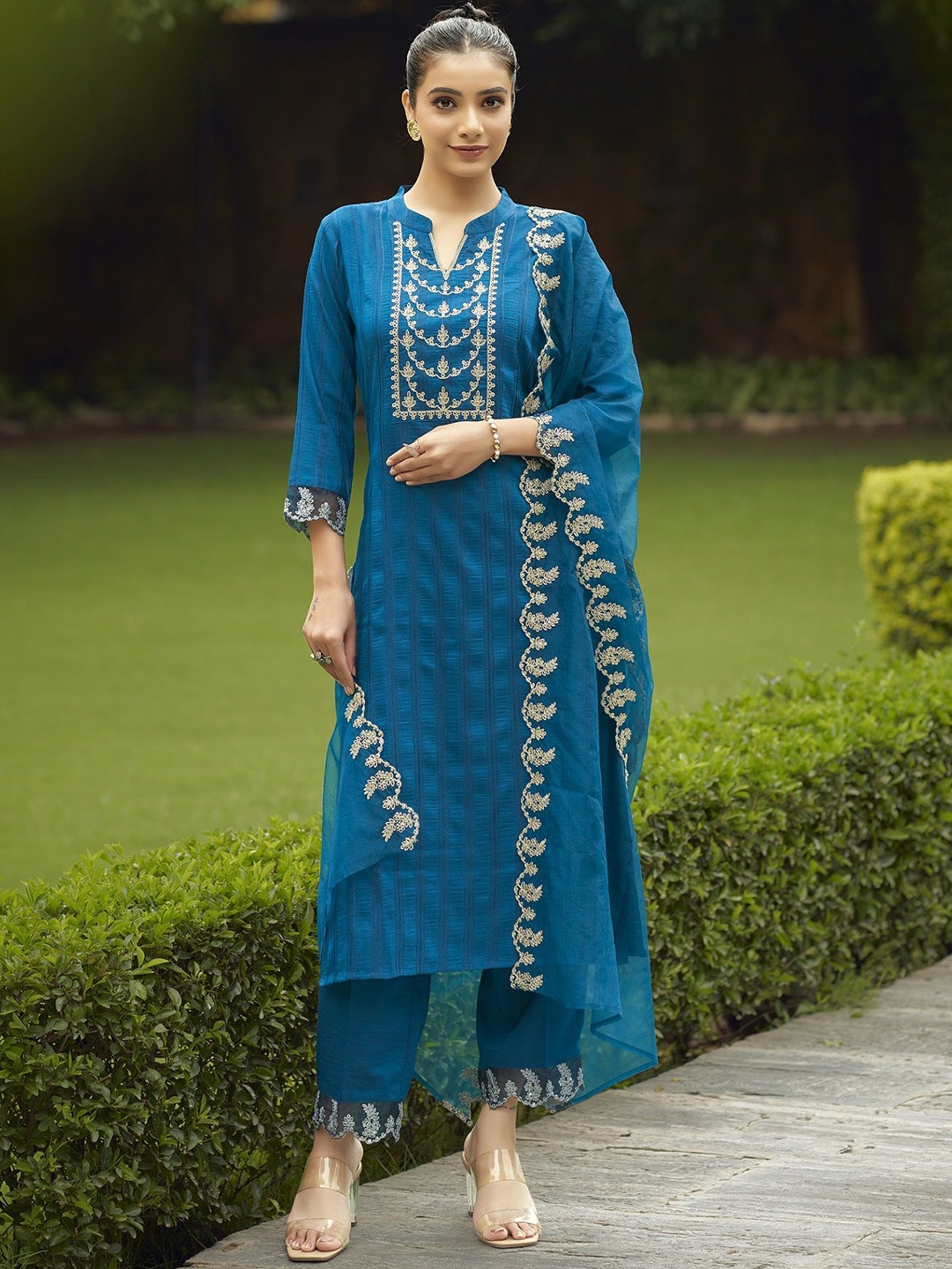 Colors of Earth Women Embroidered Regular Thread Work Kurta with Trousers & With Dupatta, Teal
Colors of Earth Women Embroidered Regular Thread Work Kurta with Trousers & With Dupatta, Teal