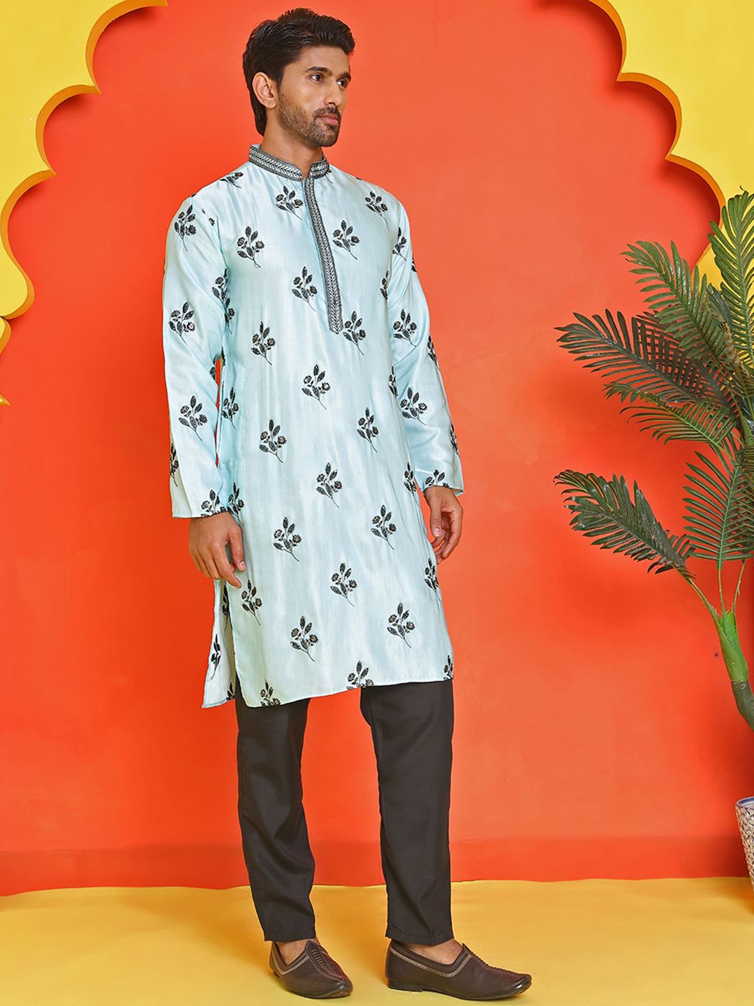 Jompers Men Floral Embroidered Regular Chikankari Kurta with Pyjamas, Turquoise blue
Jompers Men Floral Embroidered Regular Chikankari Kurta with Pyjamas, Turquoise blue