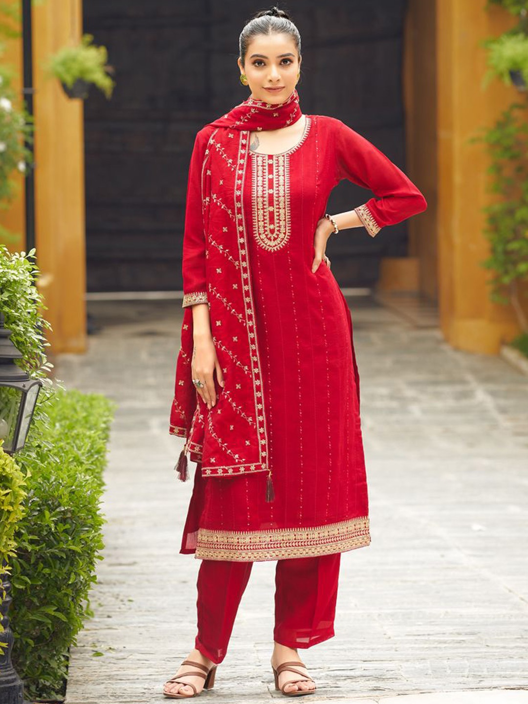 Colors of Earth Women Ethnic Motifs Embroidered Regular Sequinned Kurta with Trousers & With Dupatta, Maroon
Colors of Earth Women Ethnic Motifs Embroidered Regular Sequinned Kurta with Trousers & With Dupatta, Maroon