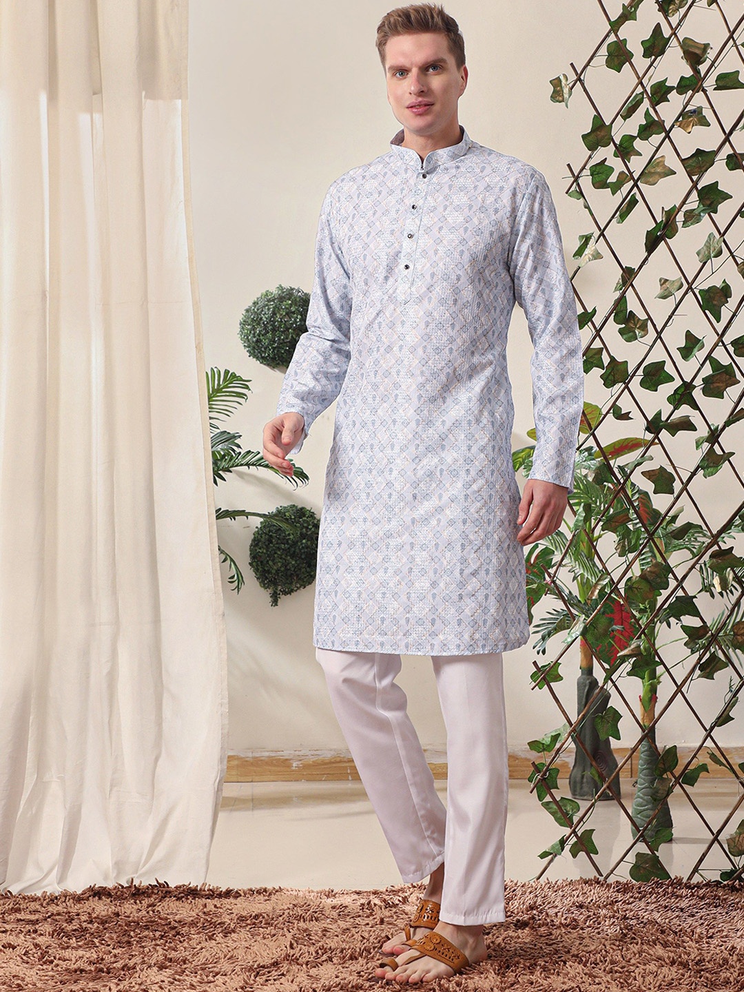 Pro-Ethic STYLE DEVELOPER Men Geometric Embroidered Mirror Work Jacquard Kurta, Blue
Pro-Ethic STYLE DEVELOPER Men Geometric Embroidered Mirror Work Jacquard Kurta, Blue