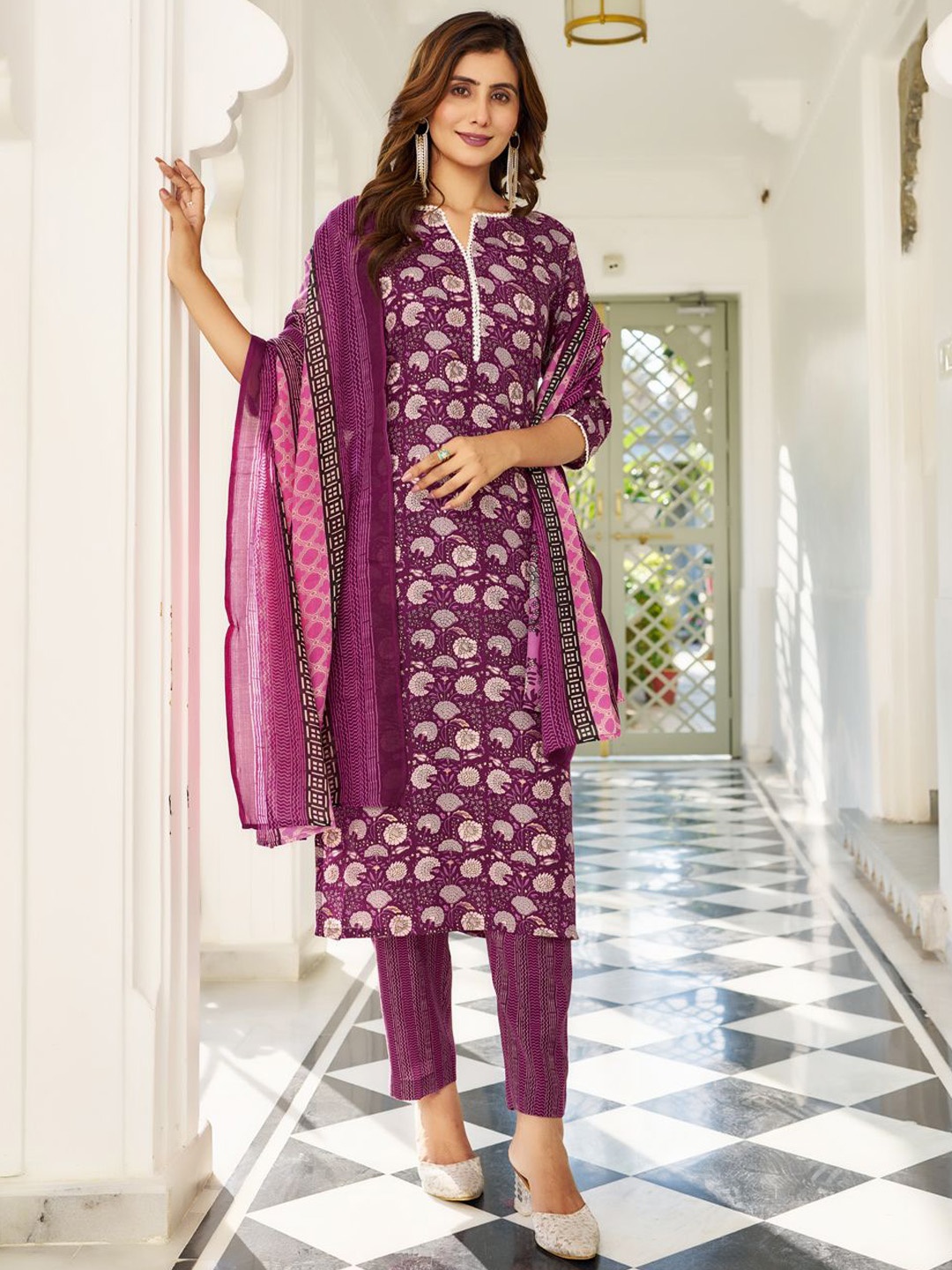 Moda Rapido Women Floral Printed Regular Thread Work Kurta with Trousers & With Dupatta, Purple
Moda Rapido Women Floral Printed Regular Thread Work Kurta with Trousers & With Dupatta, Purple