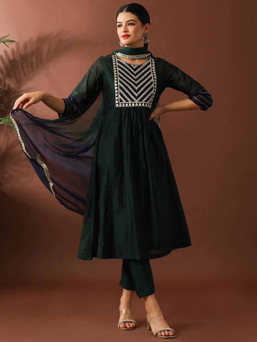 Jaipur Kurti Women Ethnic Motifs Embroidered Pleated Beads and Stones Chanderi Cotton Kurta with Trousers &, Green
Jaipur Kurti Women Ethnic Motifs Embroidered Pleated Beads and Stones Chanderi Cotton Kurta with Trousers &, Green