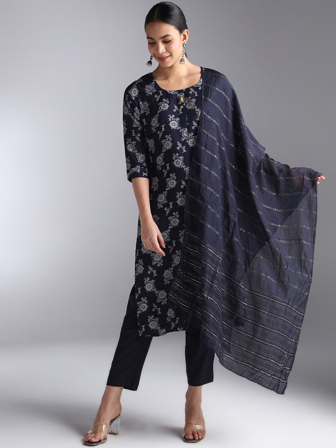 House Of Dharaa Women Floral Printed Regular Chanderi Silk Kurta with Trousers & With Dupatta, Navy blue
House Of Dharaa Women Floral Printed Regular Chanderi Silk Kurta with Trousers & With Dupatta, Navy blue